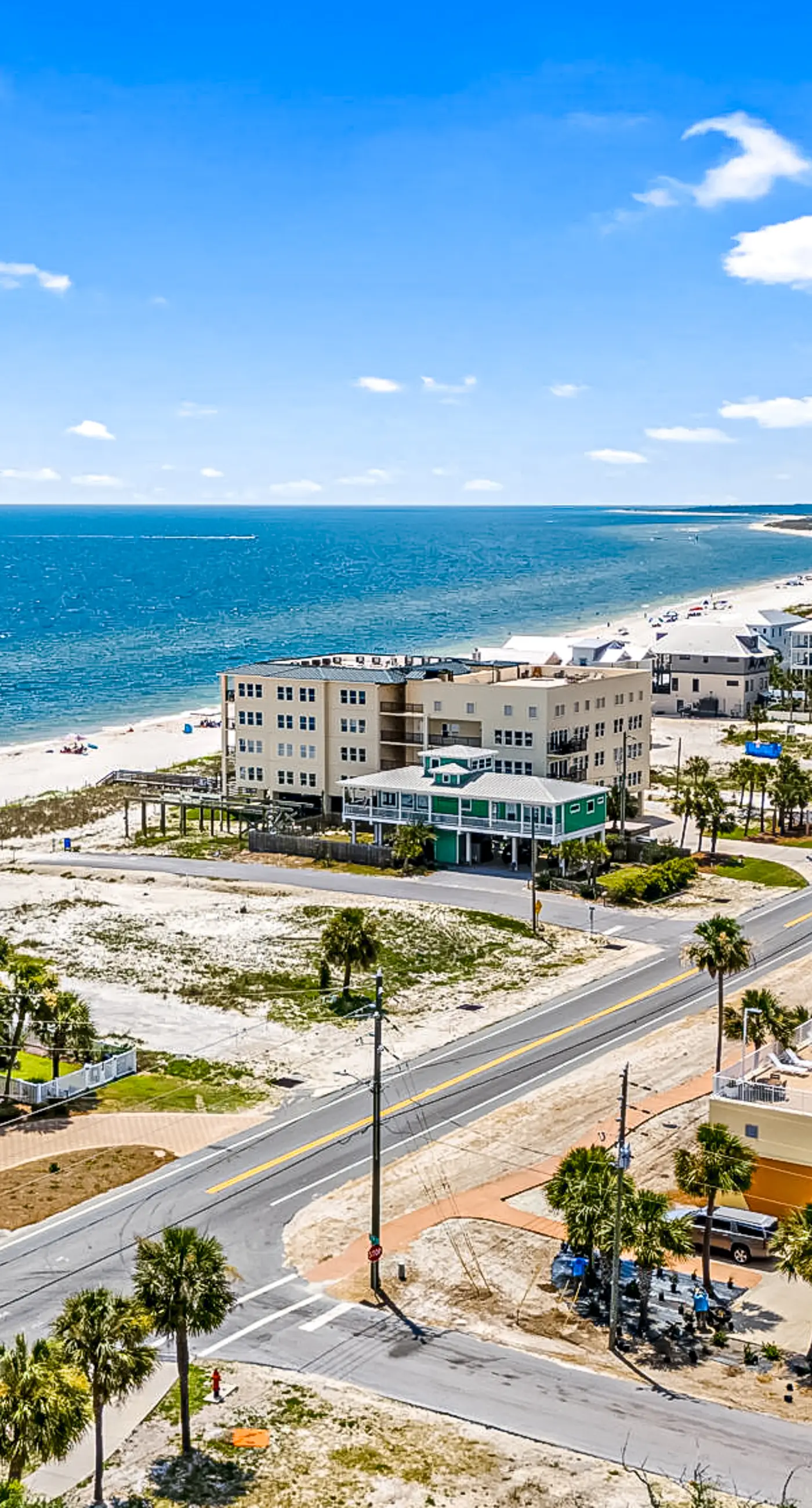 Fourth Floor Condo with Shared Pool, Ocean View, High-Speed WiFi, & Washer/Dryer