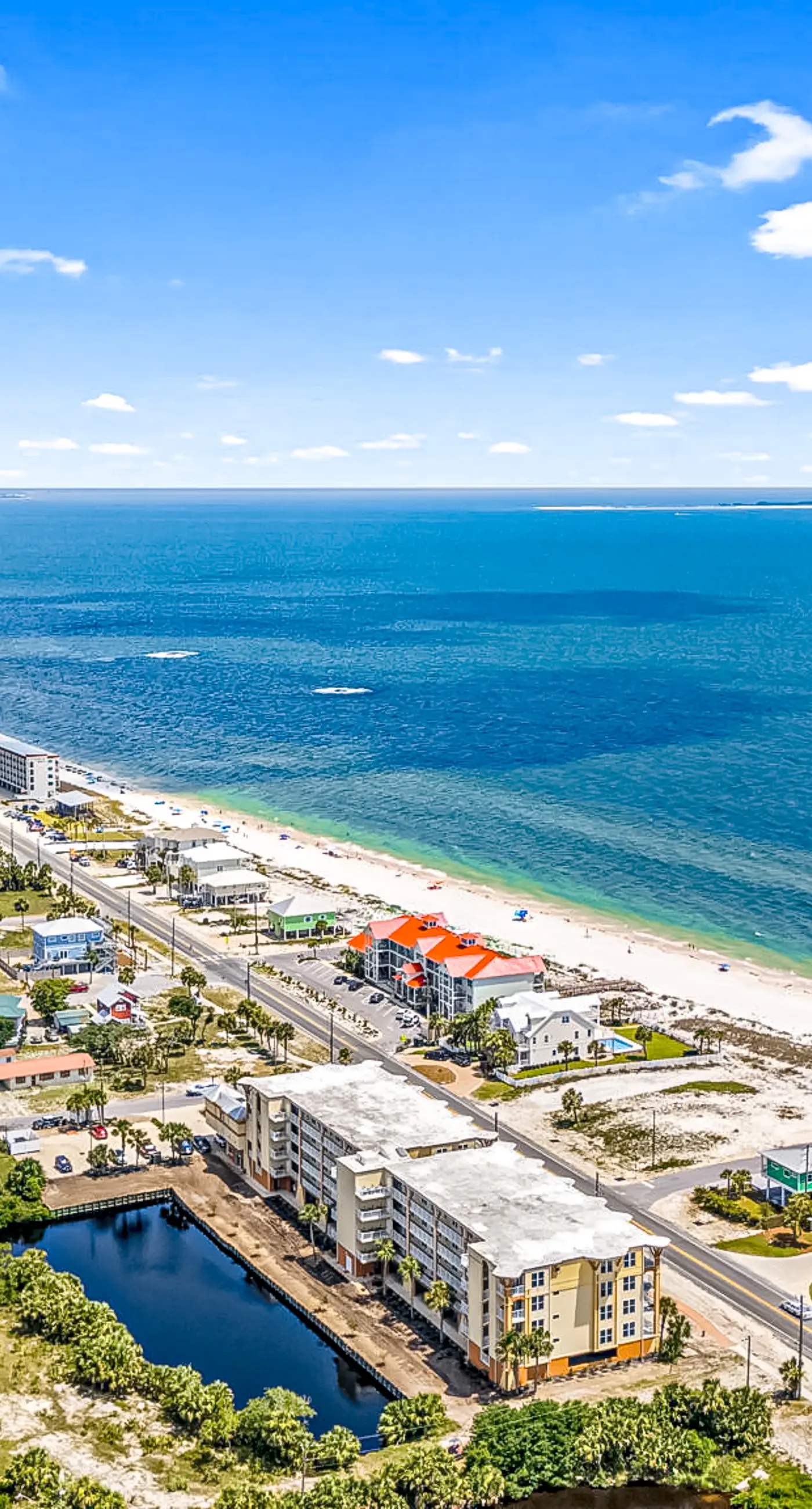 Fourth Floor Condo with Shared Pool, Ocean View, High-Speed WiFi, & Washer/Dryer
