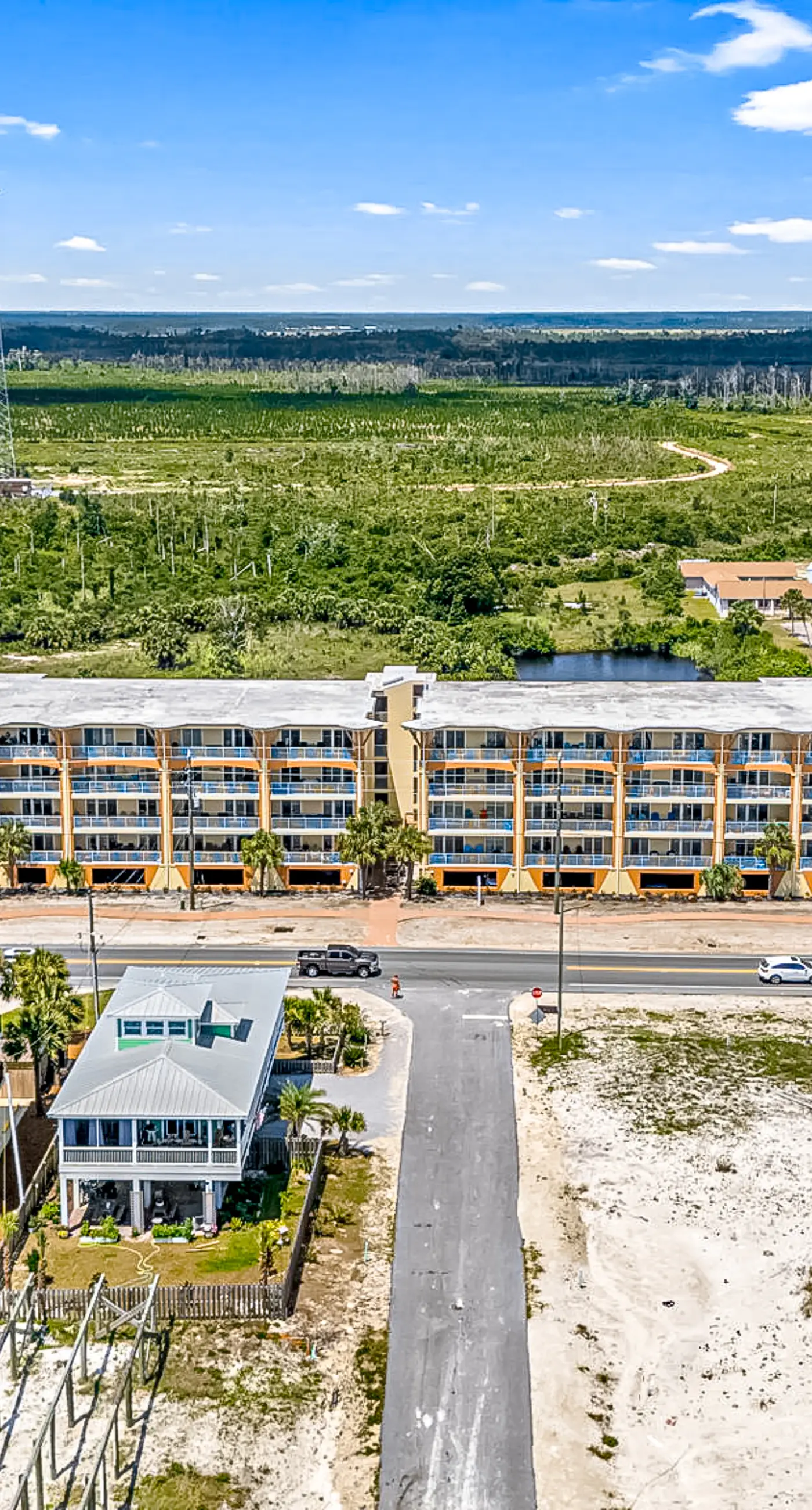Fourth Floor Condo with Shared Pool, Ocean View, High-Speed WiFi, & Washer/Dryer