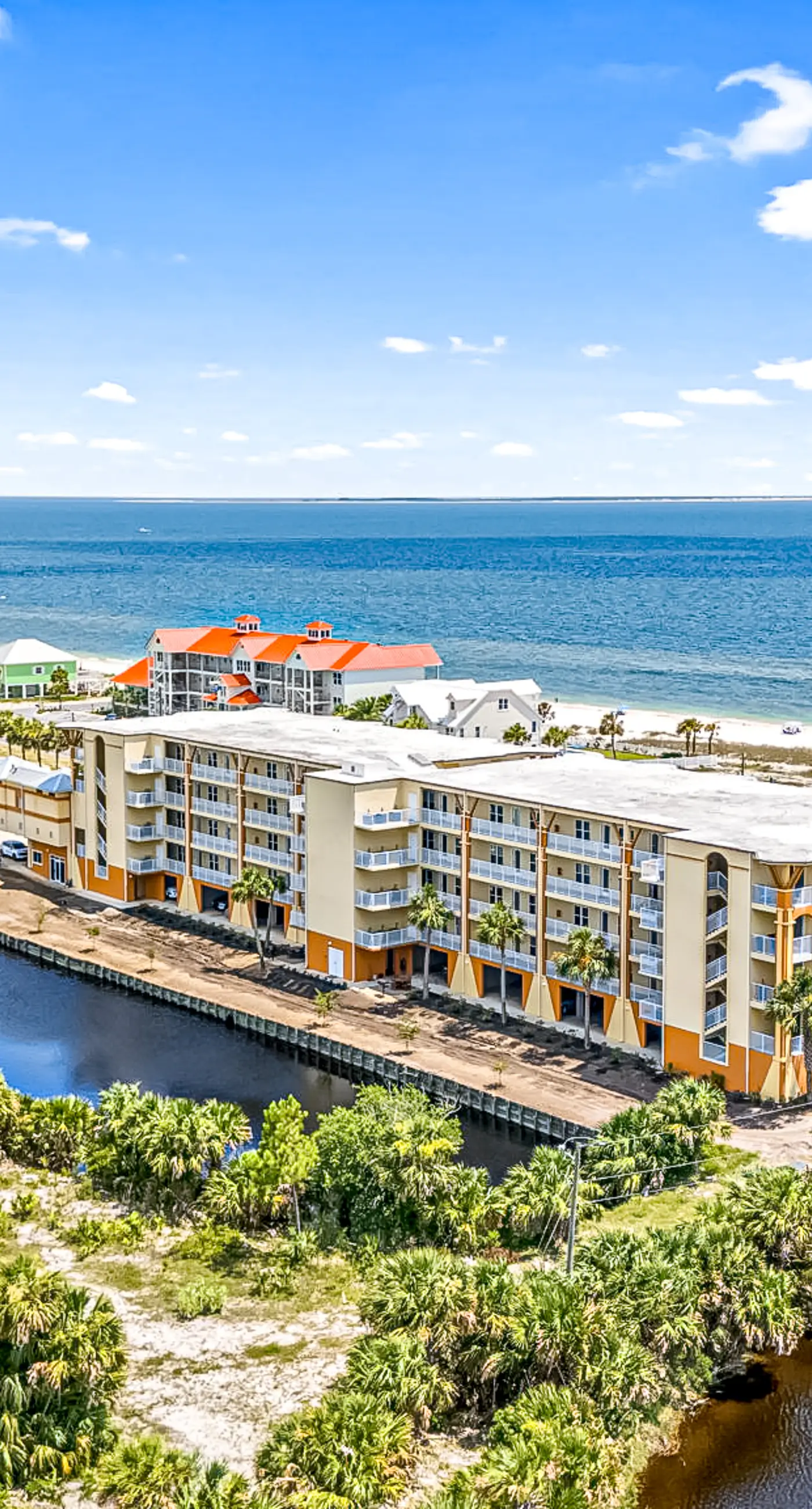 Fourth Floor Condo with Shared Pool, Ocean View, High-Speed WiFi, & Washer/Dryer