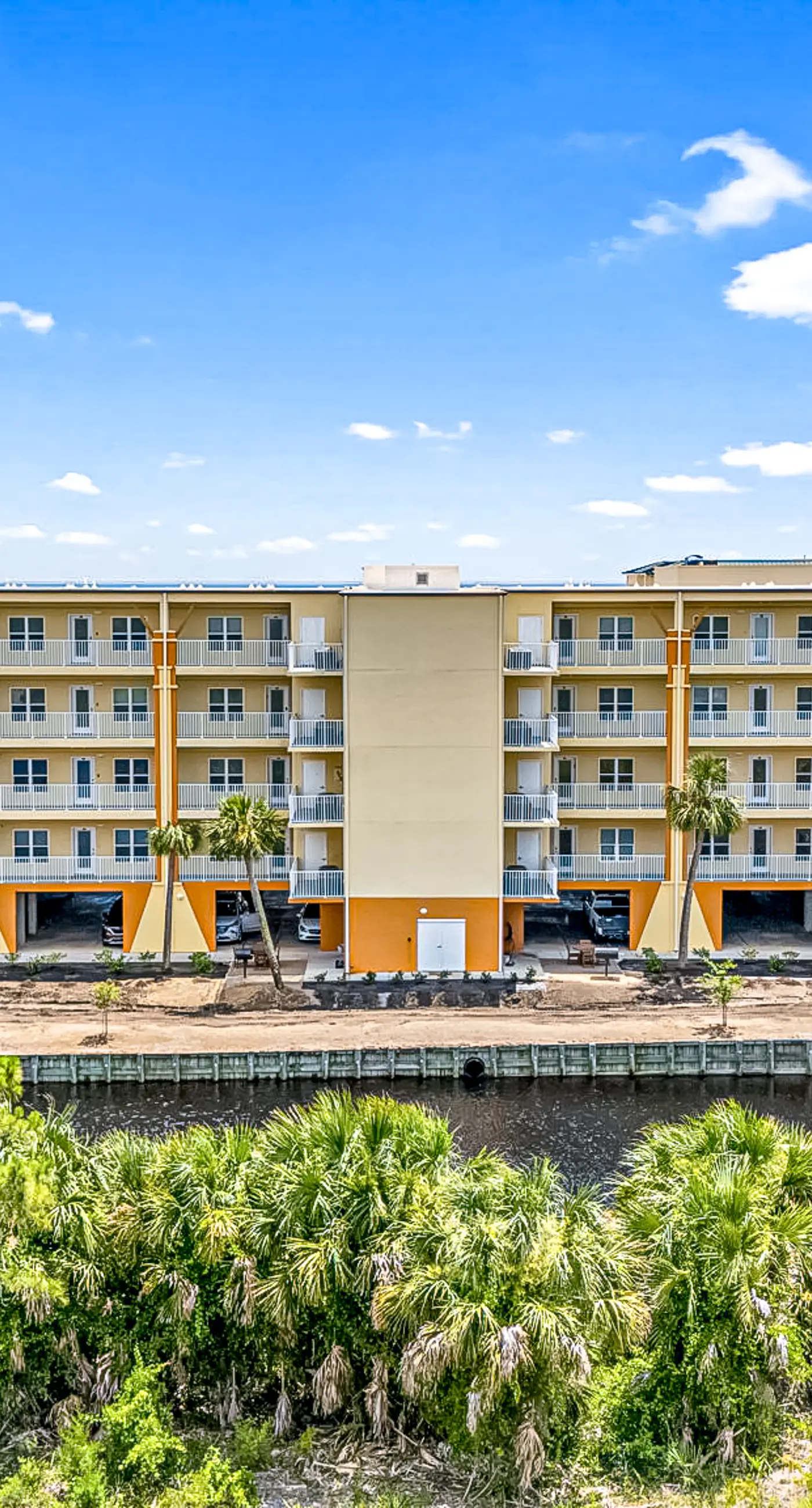 Fourth Floor Condo with Shared Pool, Ocean View, High-Speed WiFi, & Washer/Dryer