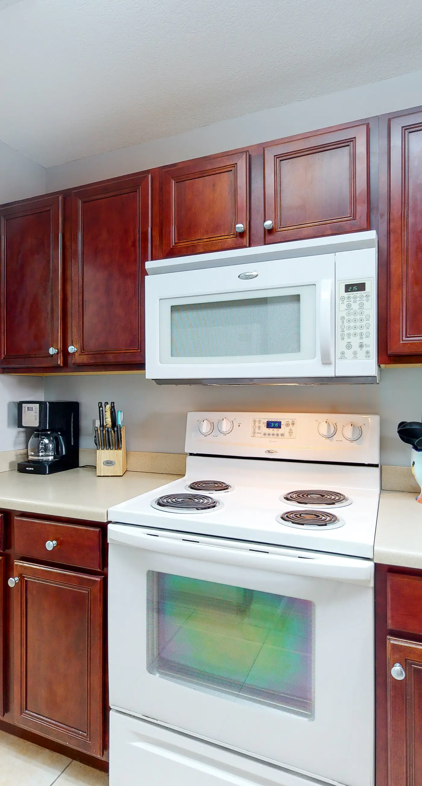 Charming Condo at Waterside with Shared Pool, Hot Tub, Free WiFi, and AC