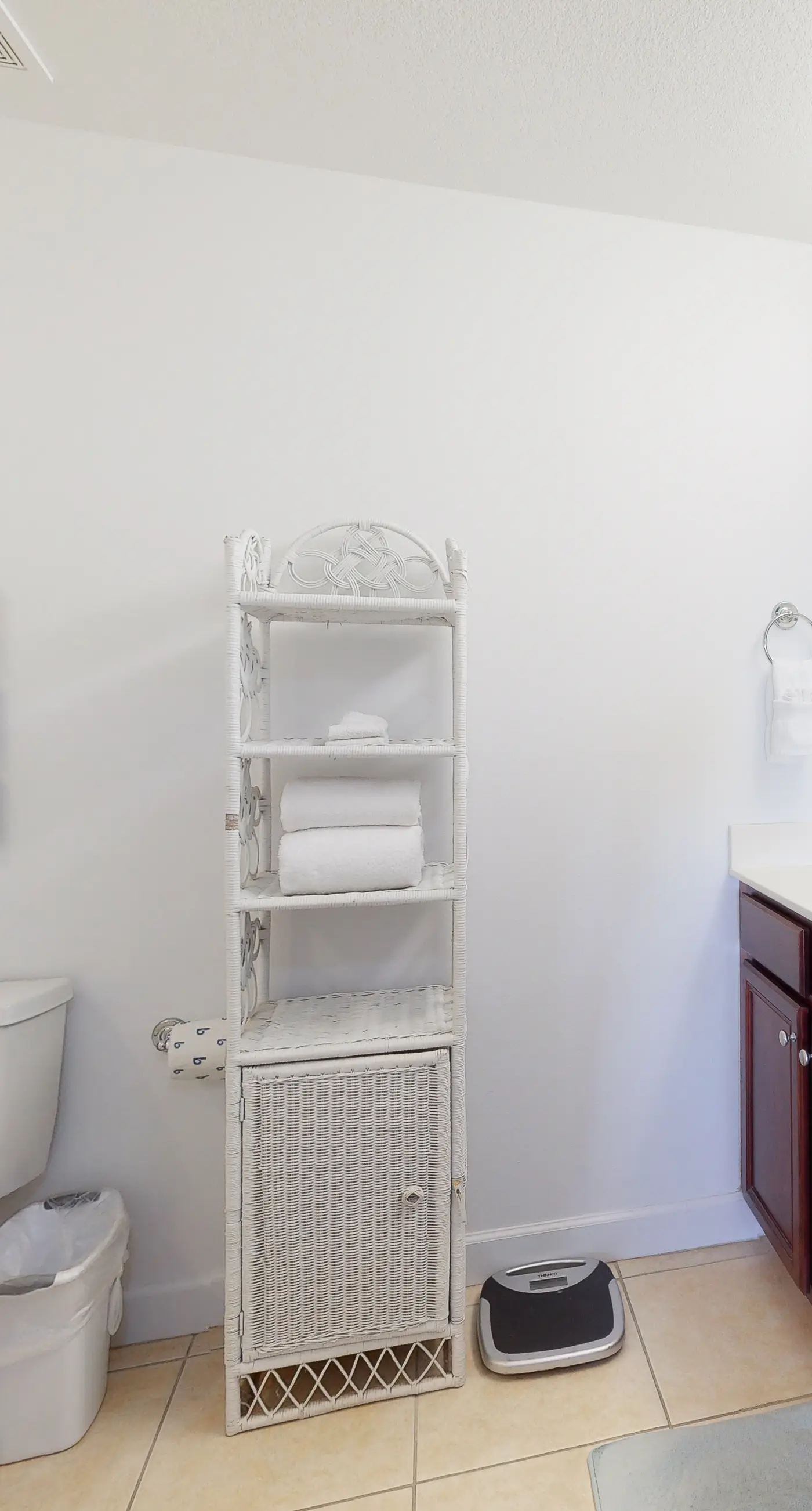 Charming Condo at Waterside with Shared Pool, Hot Tub, Free WiFi, and AC