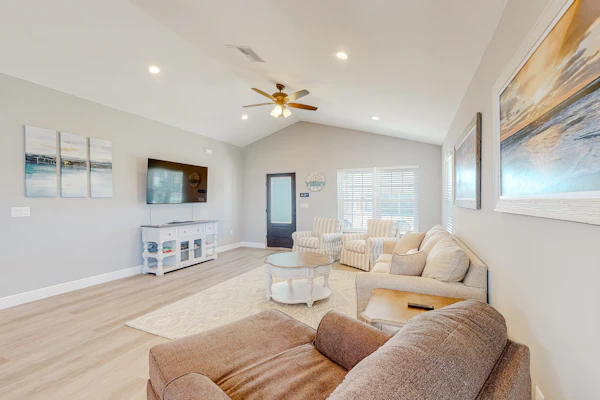 Serene home with grill, patio, deck, & kitchen - snowbird friendly