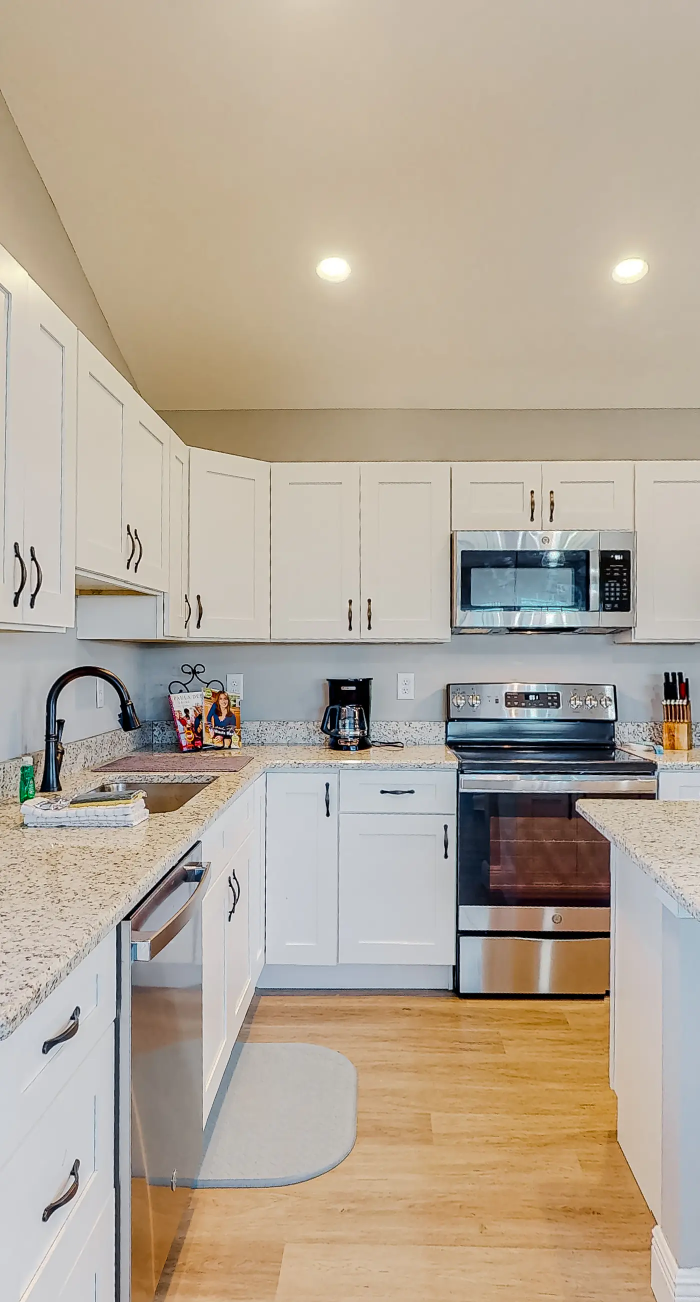 Serene home with grill, patio, deck, & kitchen - snowbird friendly