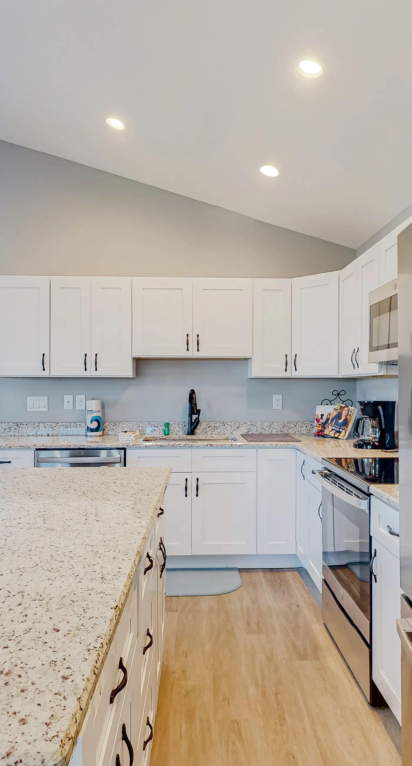 Serene home with grill, patio, deck, & kitchen - snowbird friendly