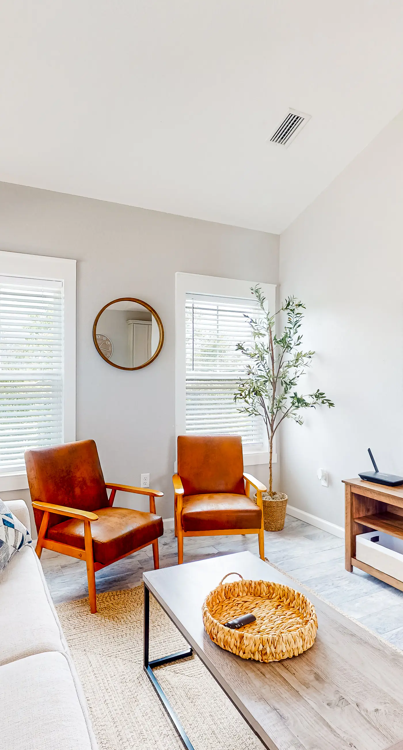 Coastal dog-friendly cottage with pool access, grill, board games, W/D, & AC