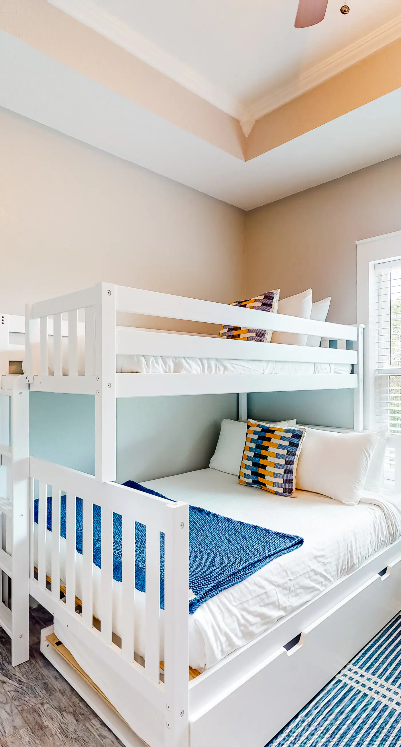 Coastal dog-friendly cottage with pool access, grill, board games, W/D, & AC