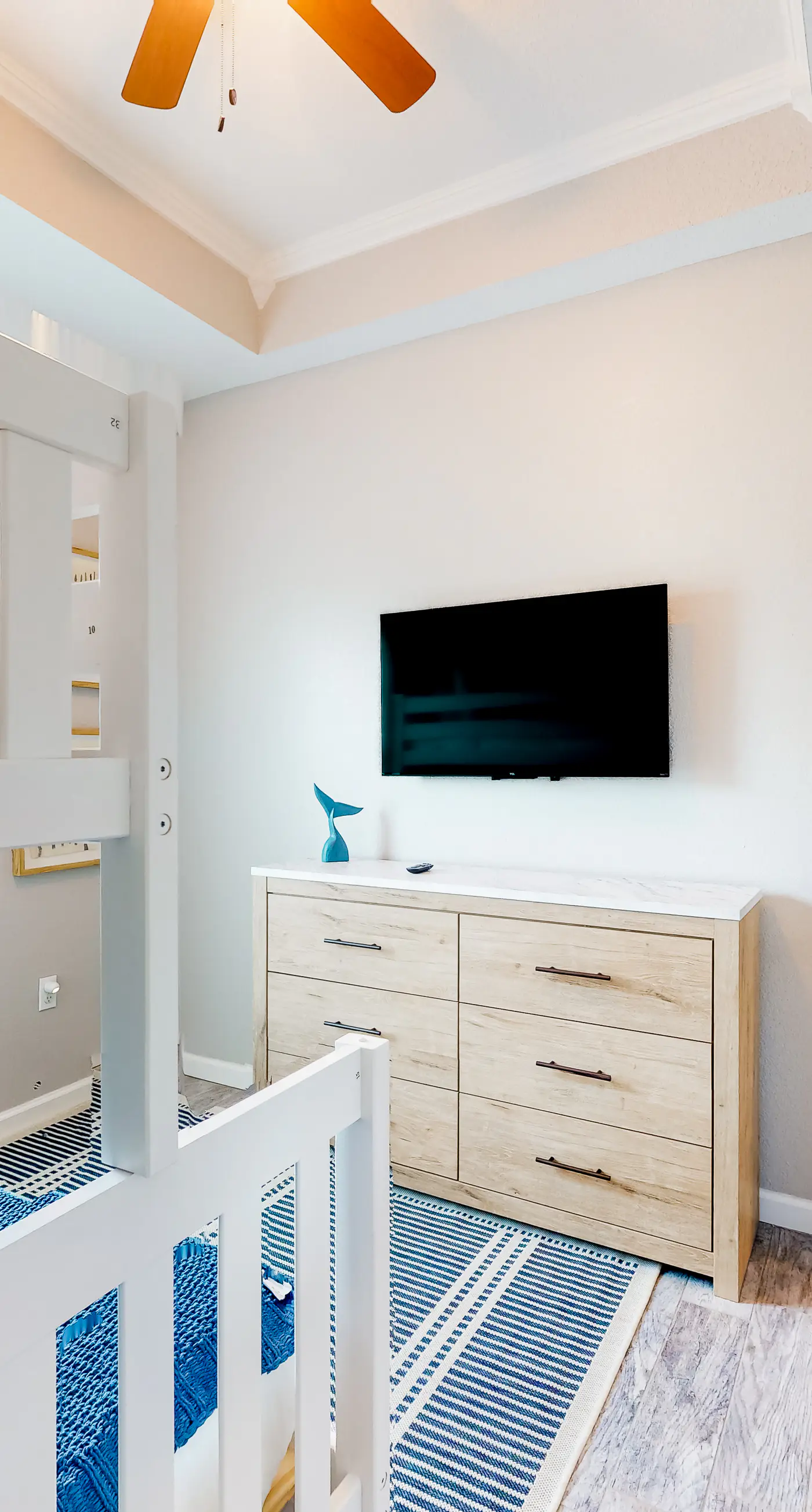 Coastal dog-friendly cottage with pool access, grill, board games, W/D, & AC