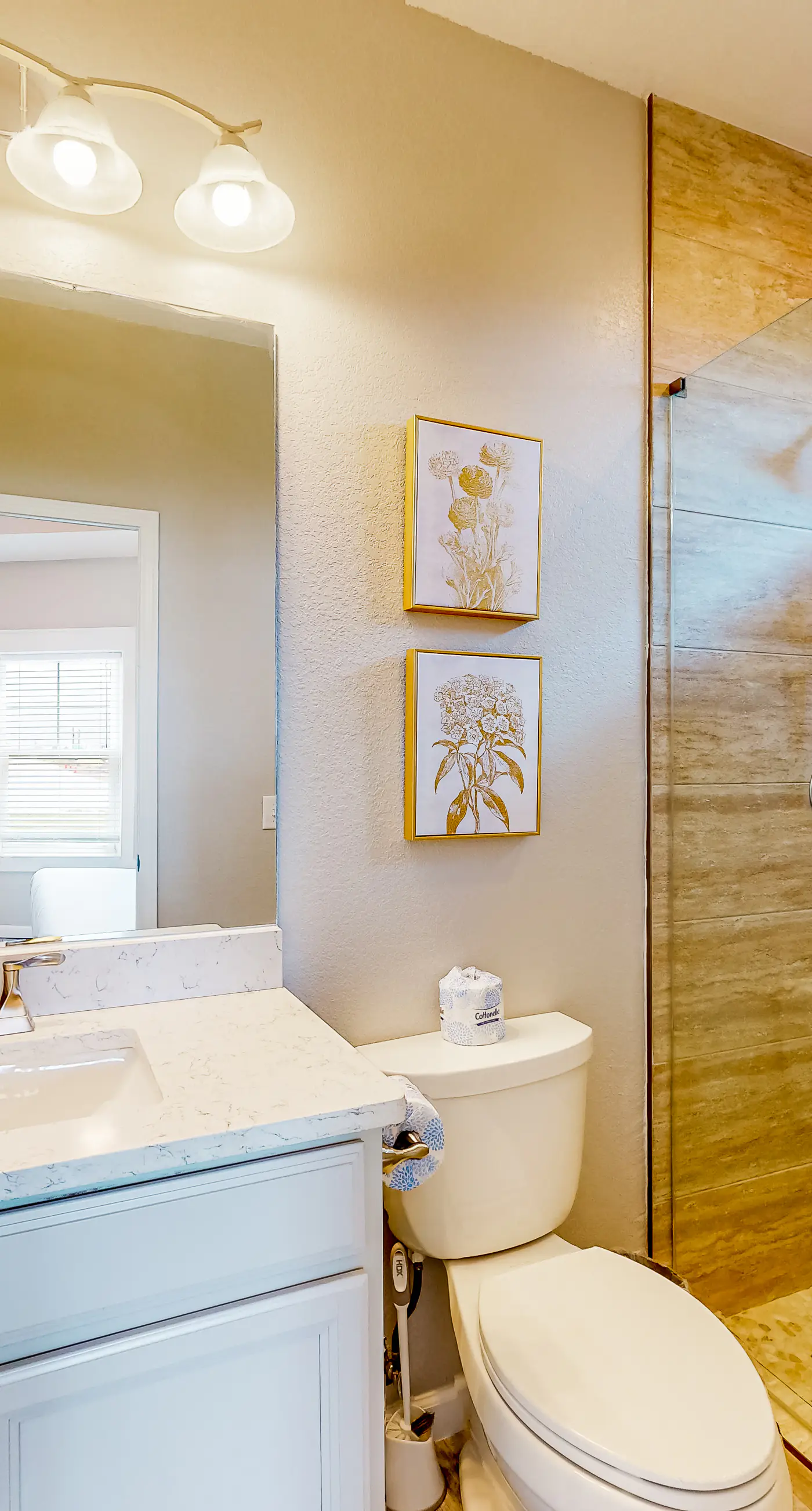 Coastal dog-friendly cottage with pool access, grill, board games, W/D, & AC