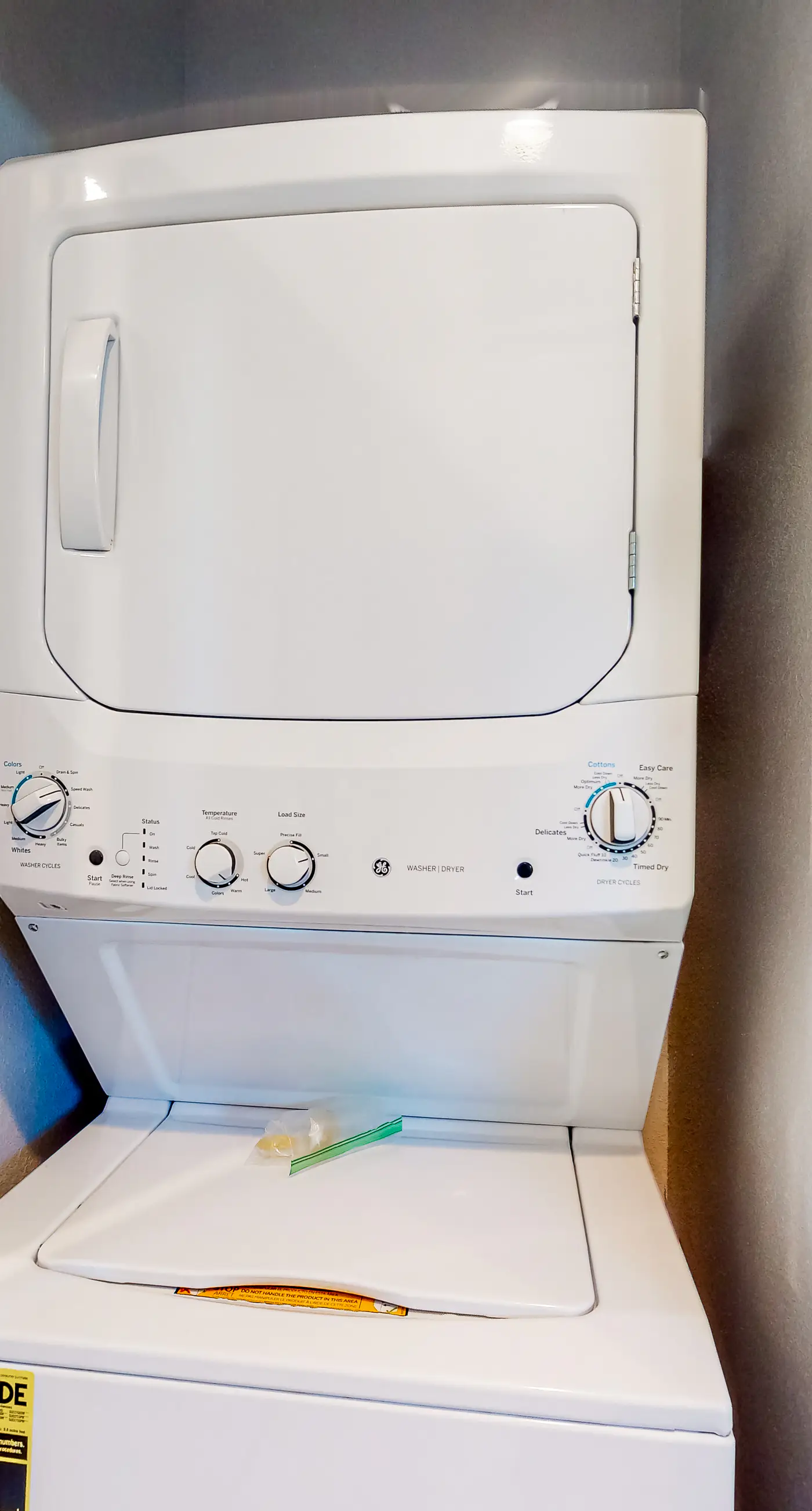 Coastal dog-friendly cottage with pool access, grill, board games, W/D, & AC