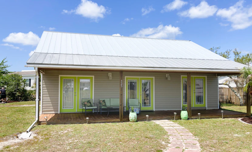 Dog-friendly cottage near the beach with patio, grill, washer/dryer, partial AC