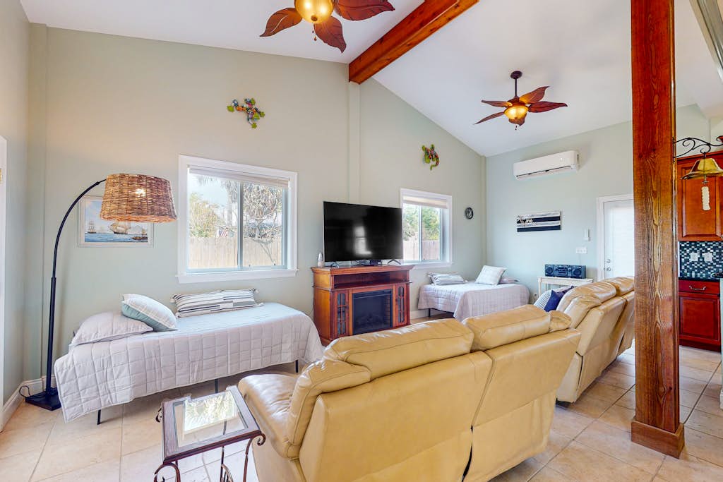 Dog-friendly cottage near the beach with patio, grill, washer/dryer, partial AC