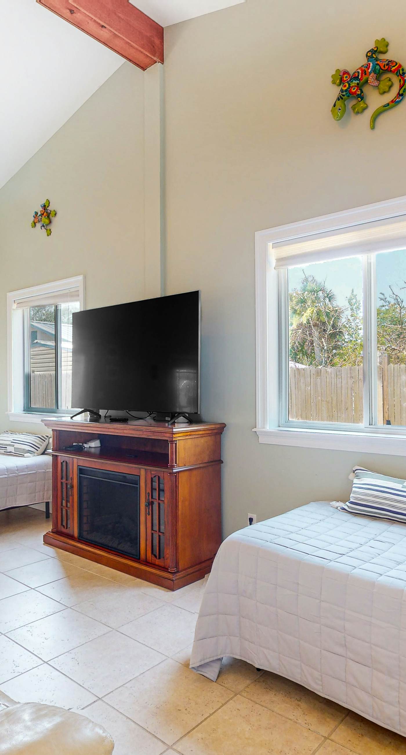 Dog-friendly cottage near the beach with patio, grill, washer/dryer, partial AC