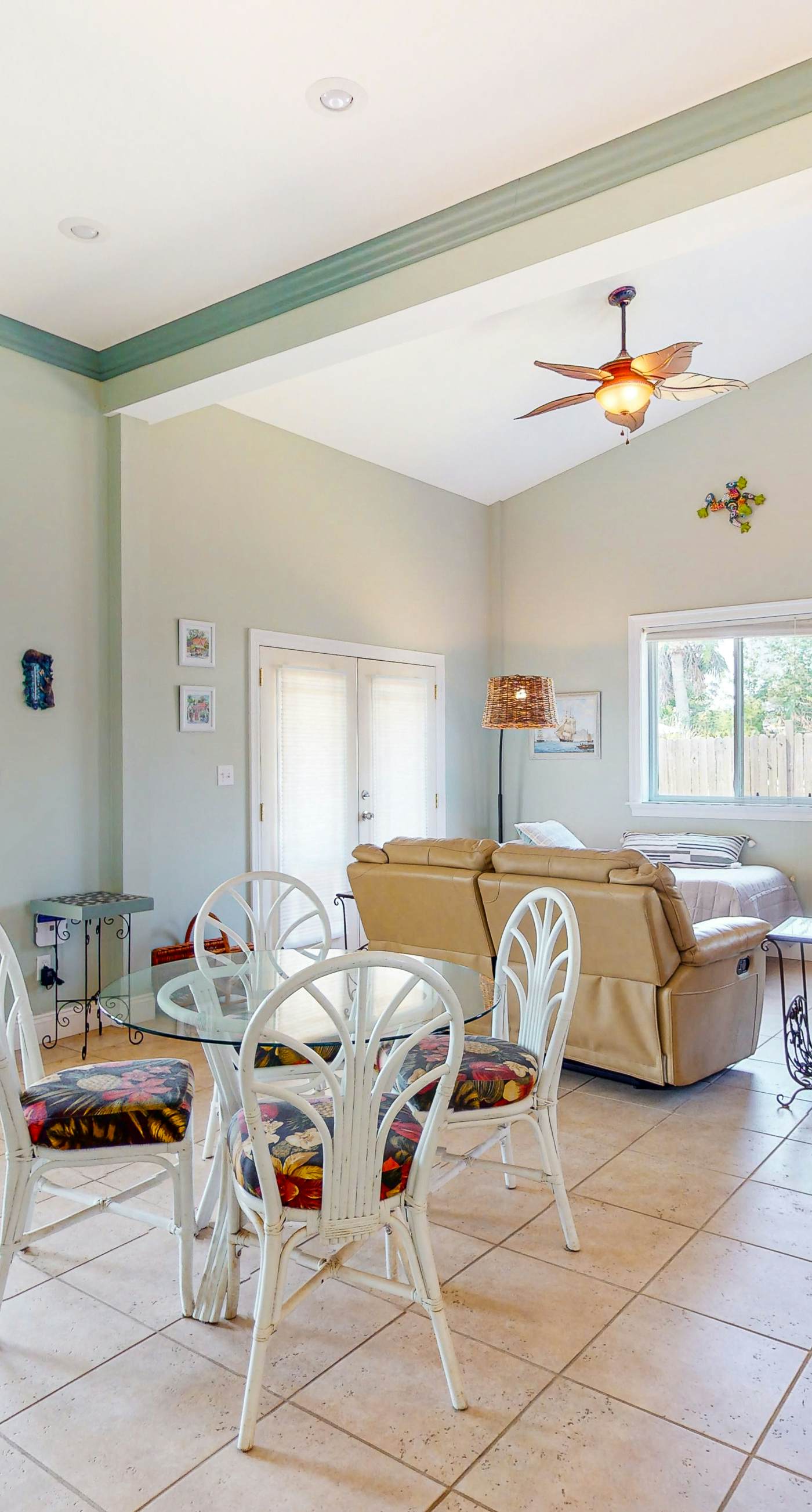 Dog-friendly cottage near the beach with patio, grill, washer/dryer, partial AC