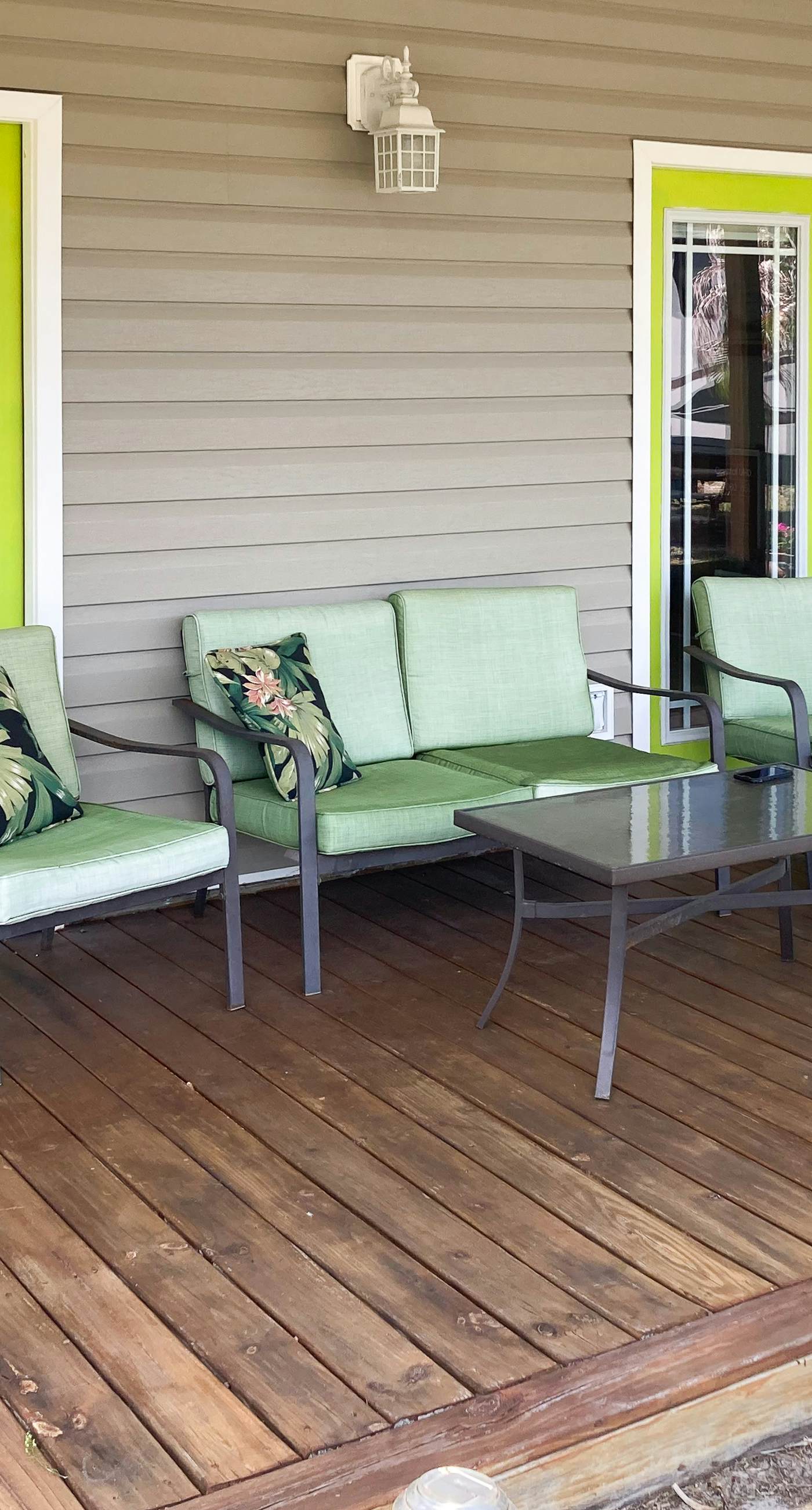 Dog-friendly cottage near the beach with patio, grill, washer/dryer, partial AC