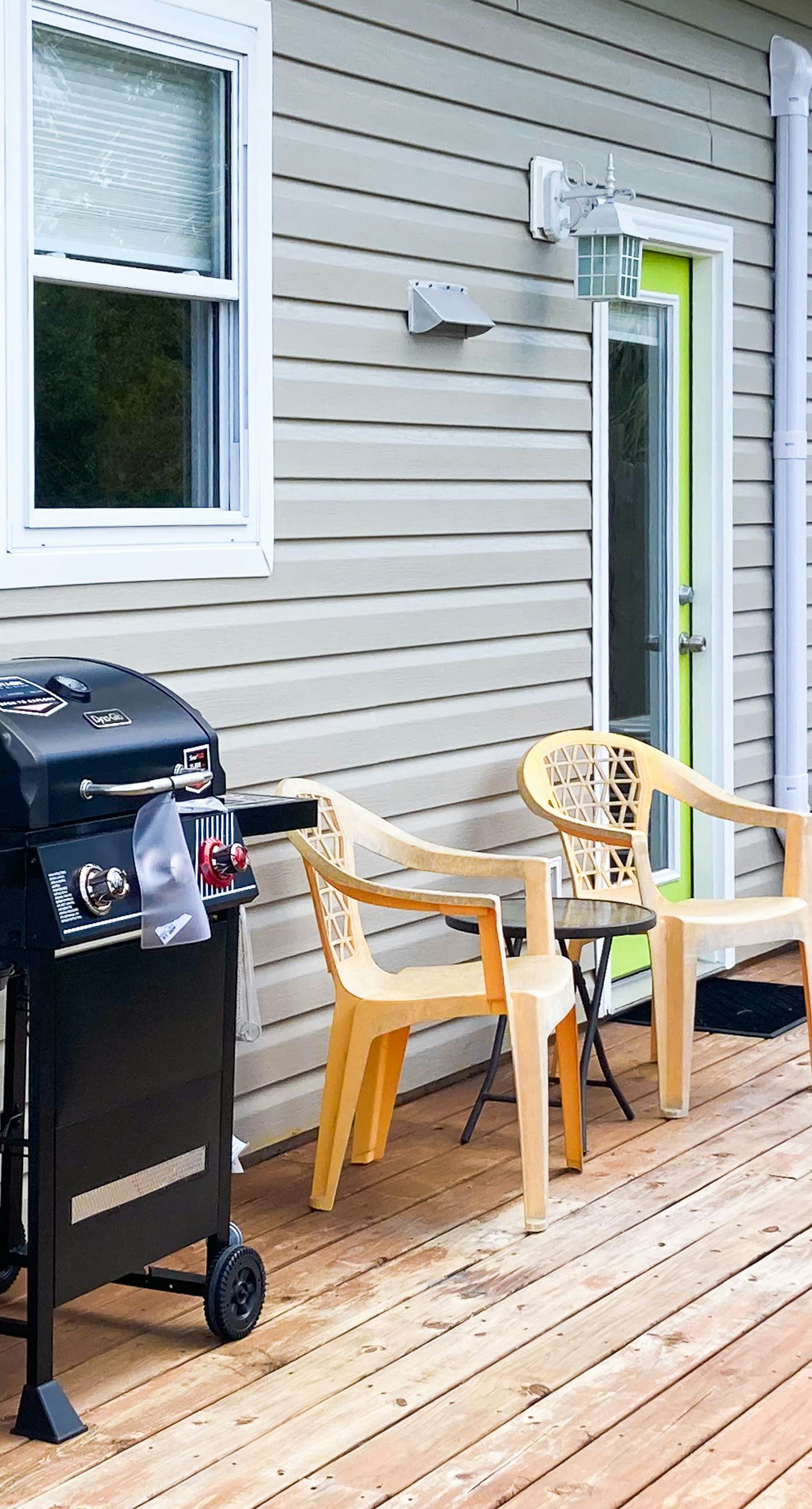 Dog-friendly cottage near the beach with patio, grill, washer/dryer, partial AC