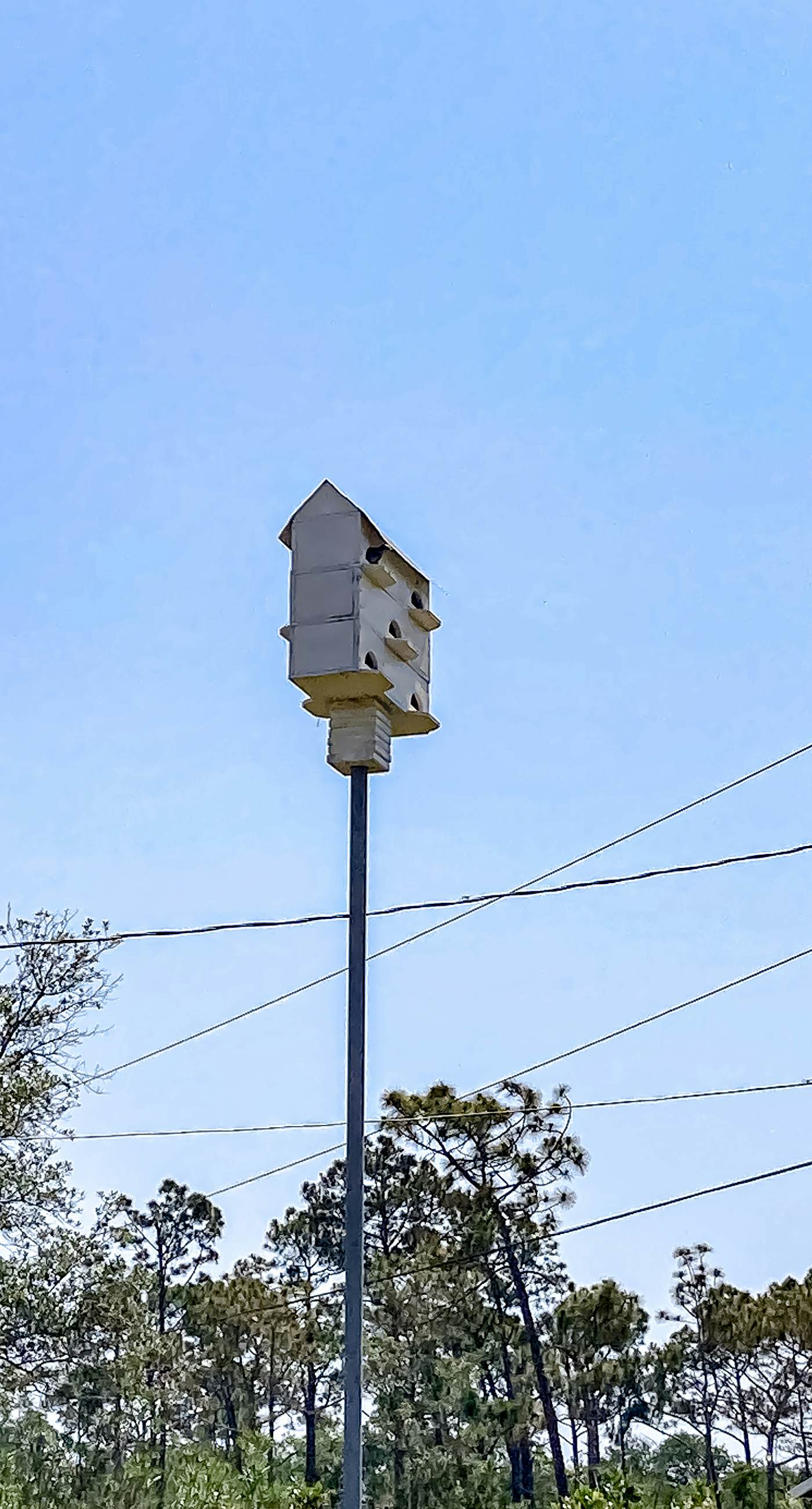 Dog-friendly cottage near the beach with patio, grill, washer/dryer, partial AC