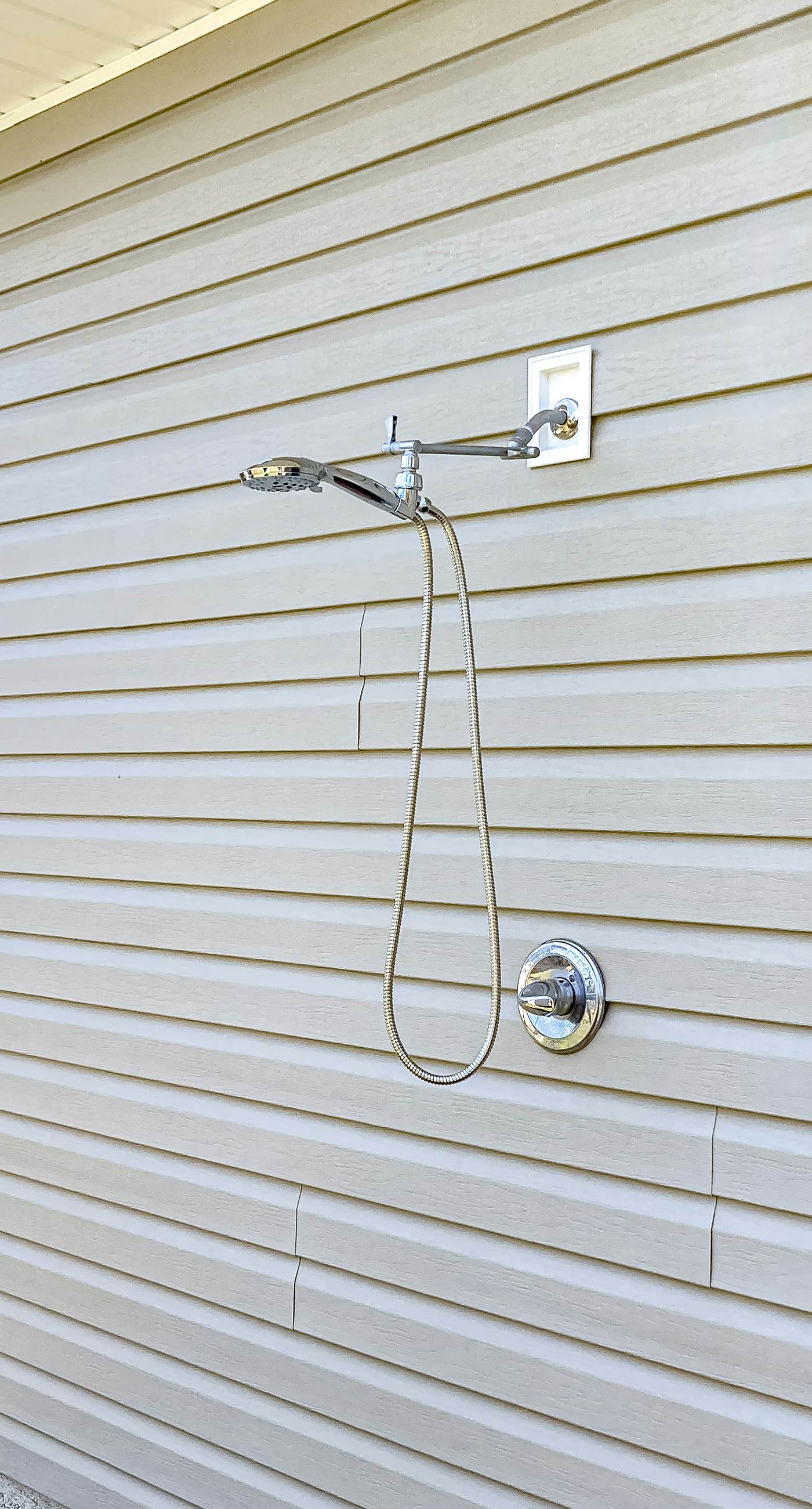 Dog-friendly cottage near the beach with patio, grill, washer/dryer, partial AC