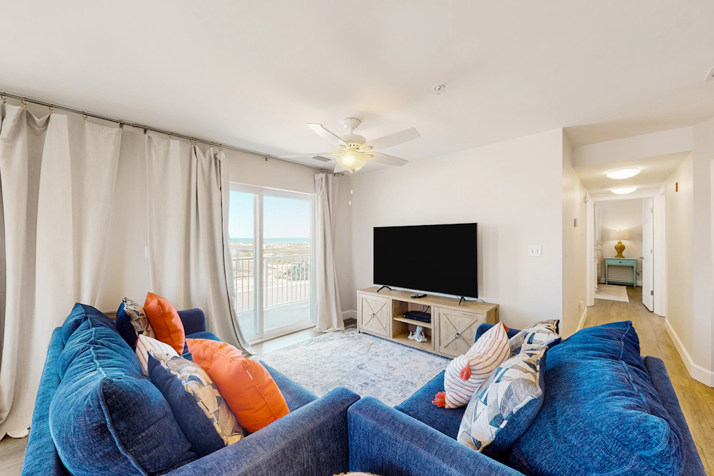 2nd-floor ocean-view condo with balcony, washer/dryer, & AC - close to the beach