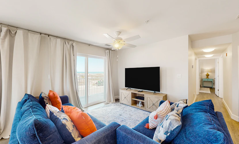 2nd-floor ocean-view condo with balcony, washer/dryer, & AC - close to the beach