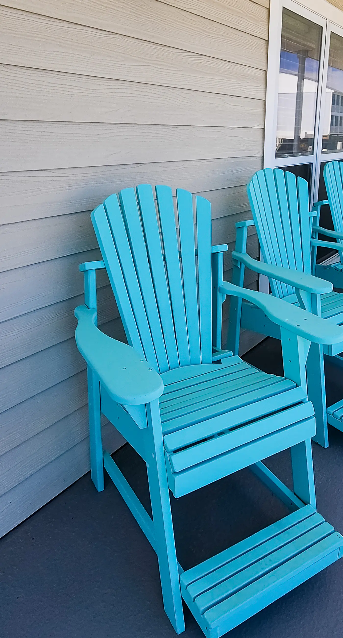 2nd-floor ocean-view condo with balcony, washer/dryer, & AC - close to the beach