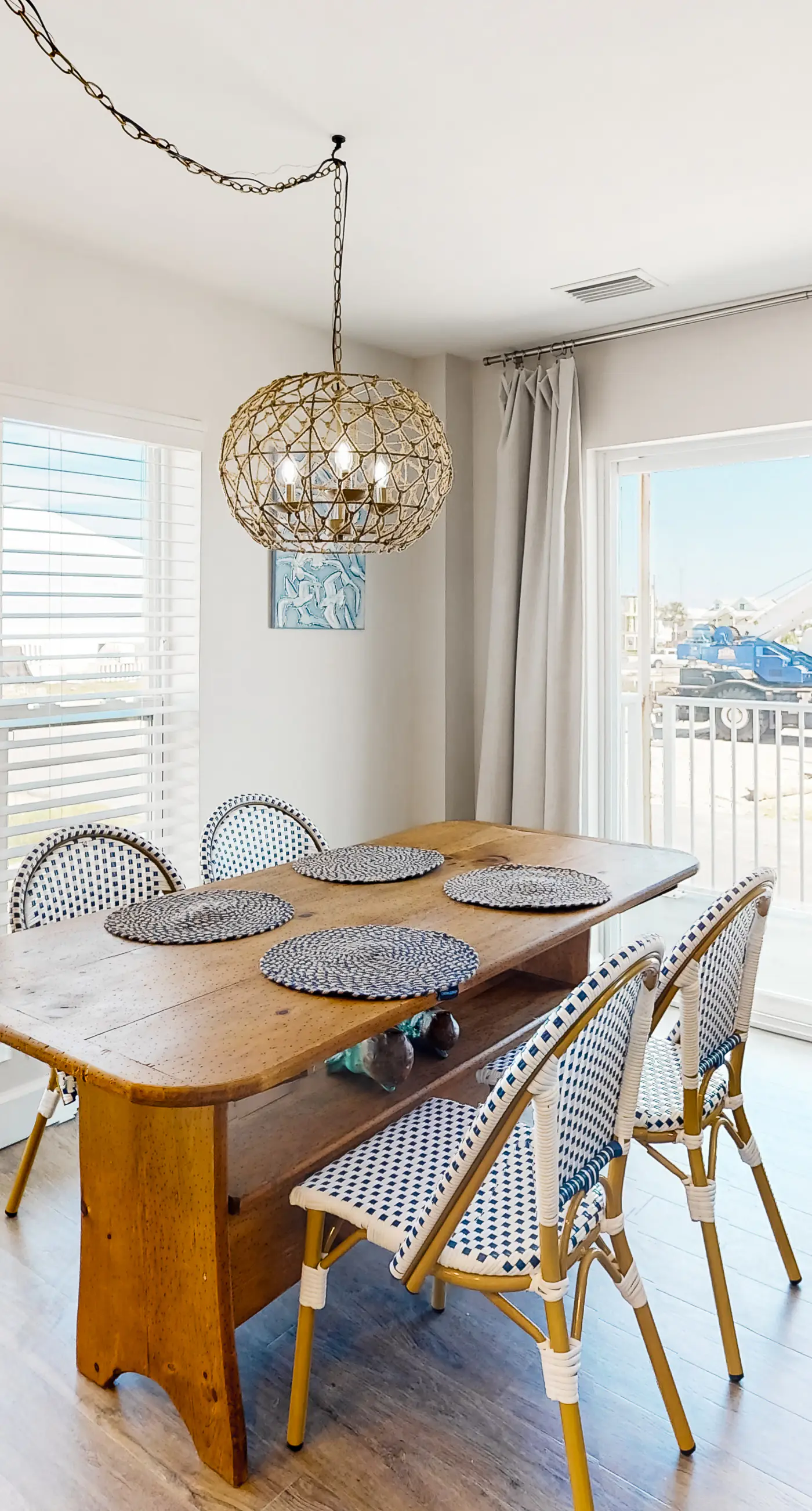 2nd-floor ocean-view condo with balcony, washer/dryer, & AC - close to the beach