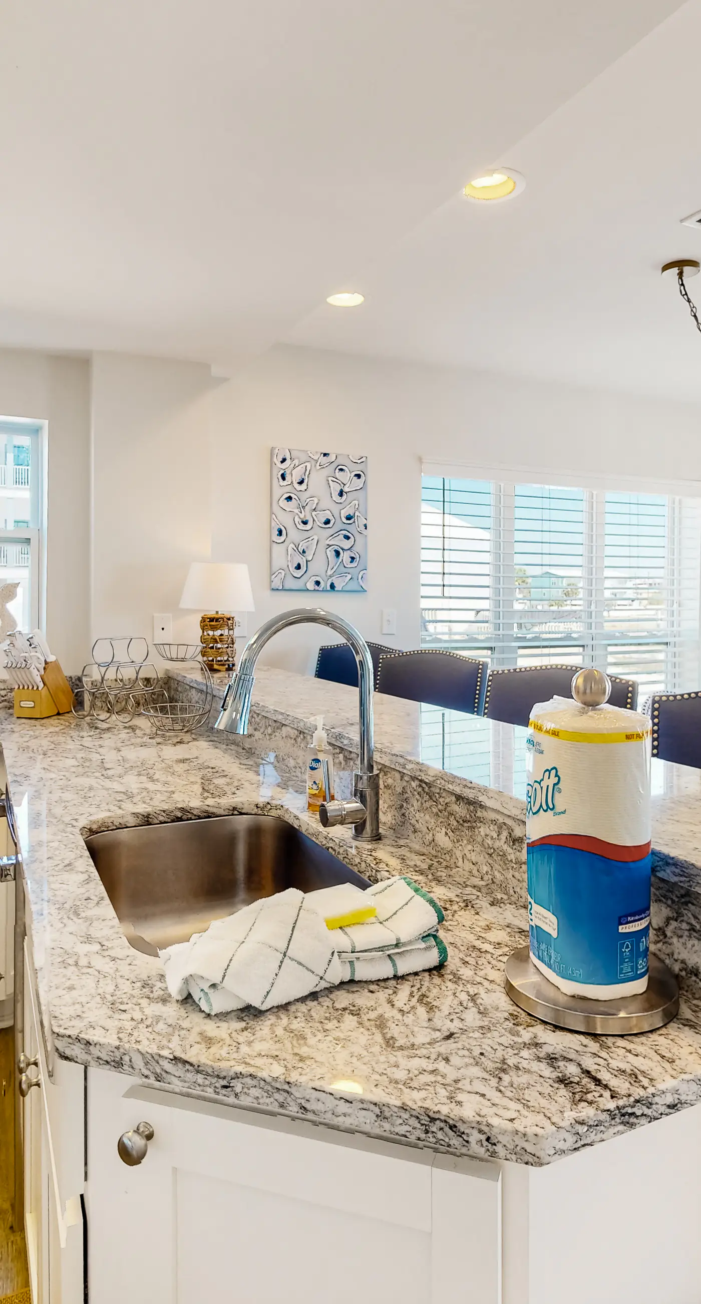 2nd-floor ocean-view condo with balcony, washer/dryer, & AC - close to the beach