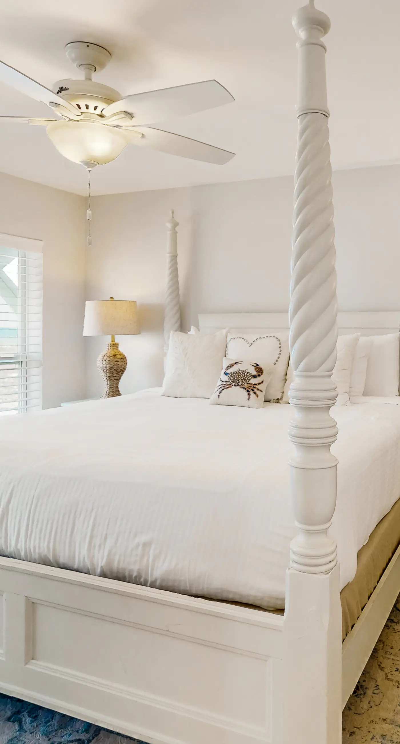 2nd-floor ocean-view condo with balcony, washer/dryer, & AC - close to the beach
