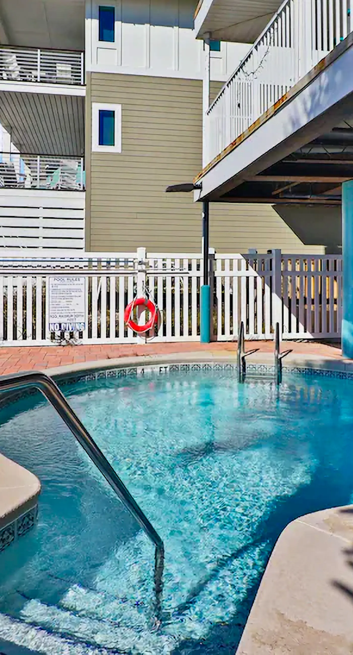 2nd-floor ocean-view condo with balcony, washer/dryer, & AC - close to the beach