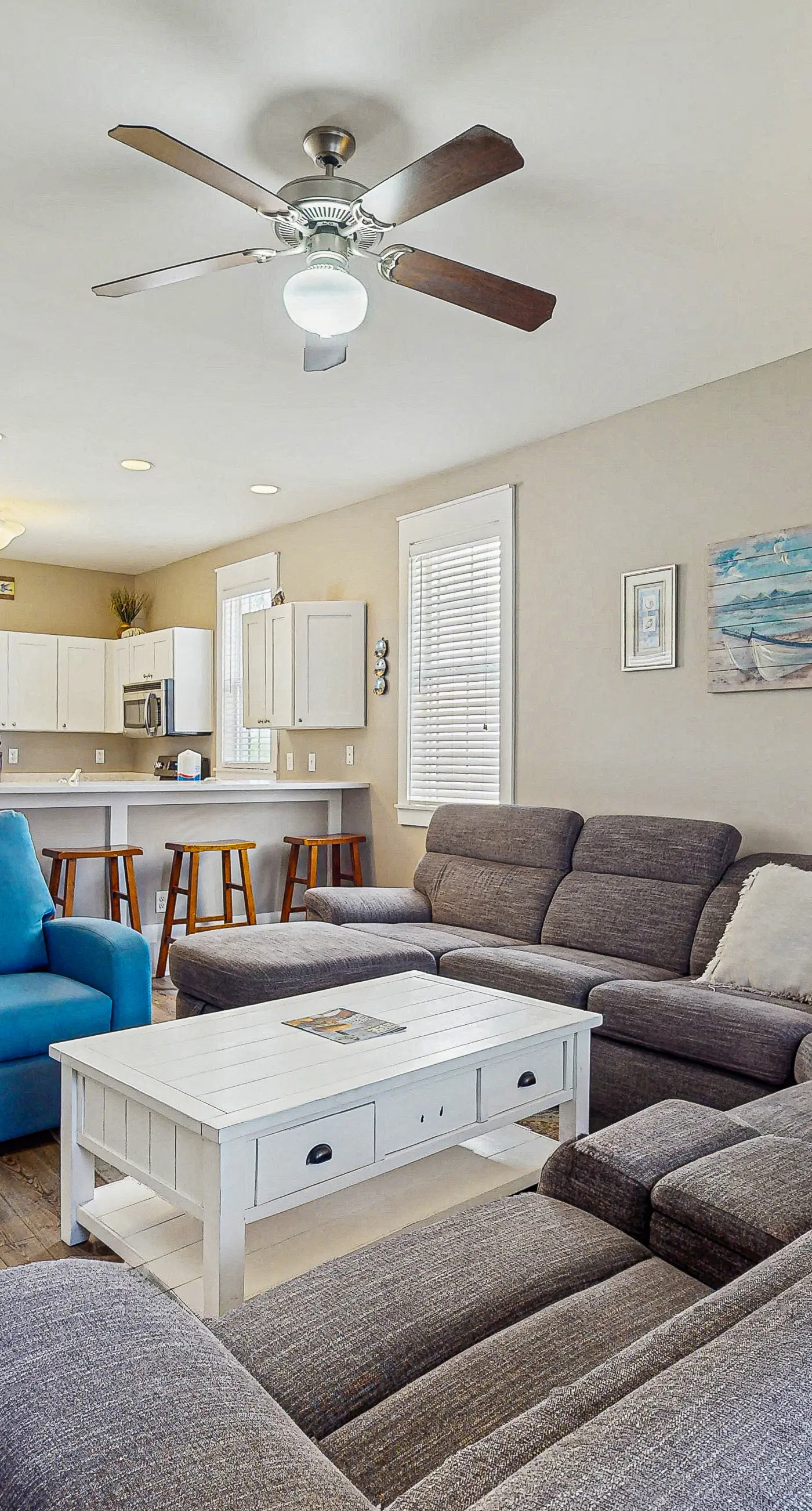 Welcoming Cottage with Hot Tub - 1 Mile to Windmark Beach