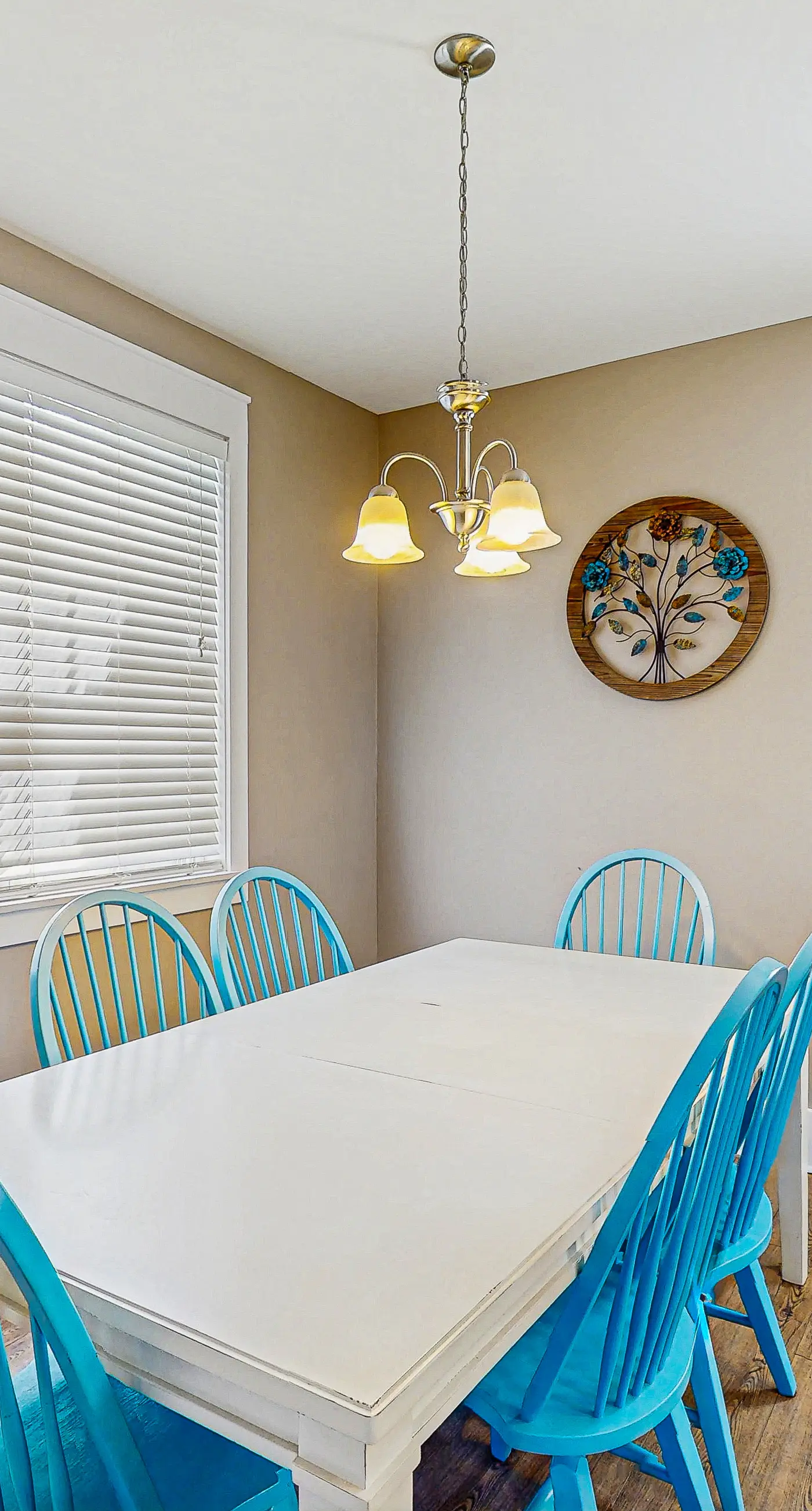 Welcoming Cottage with Hot Tub - 1 Mile to Windmark Beach