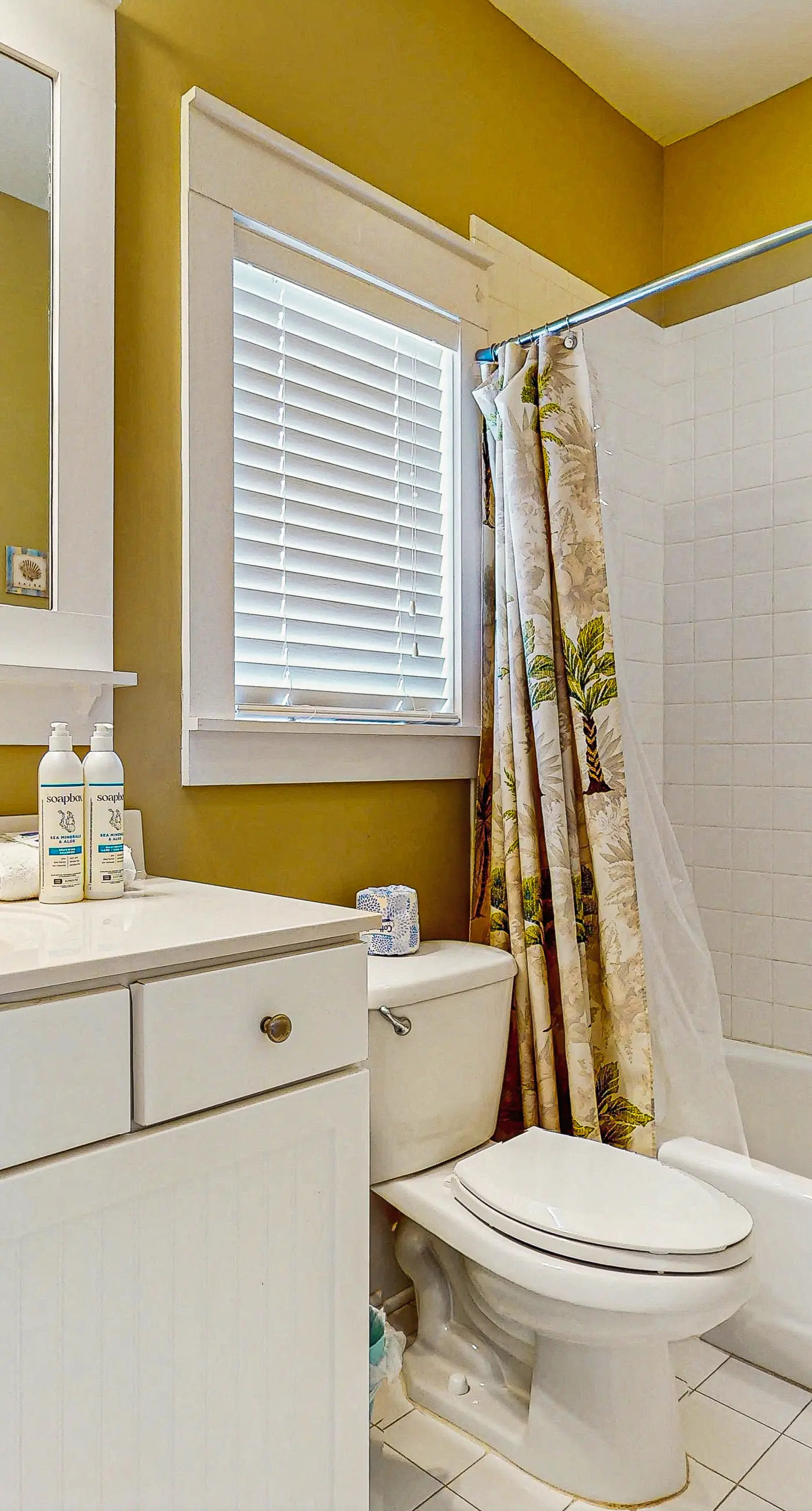 Welcoming Cottage with Hot Tub - 1 Mile to Windmark Beach