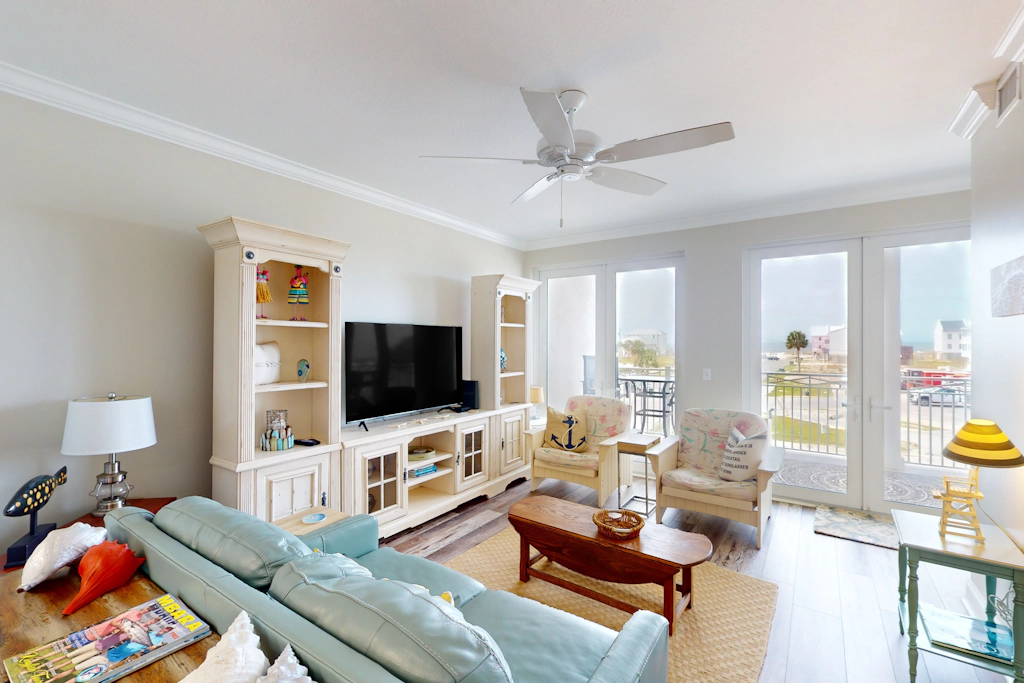 Waterfront condo with pool, hot tub, furnished lanai, fireplace & chic furniture