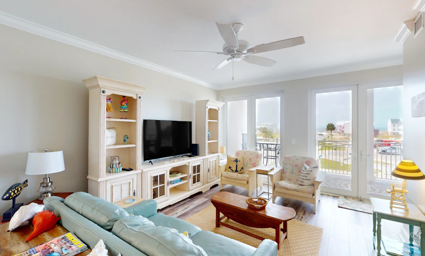 Waterfront condo with pool, hot tub, furnished lanai, fireplace & chic furniture