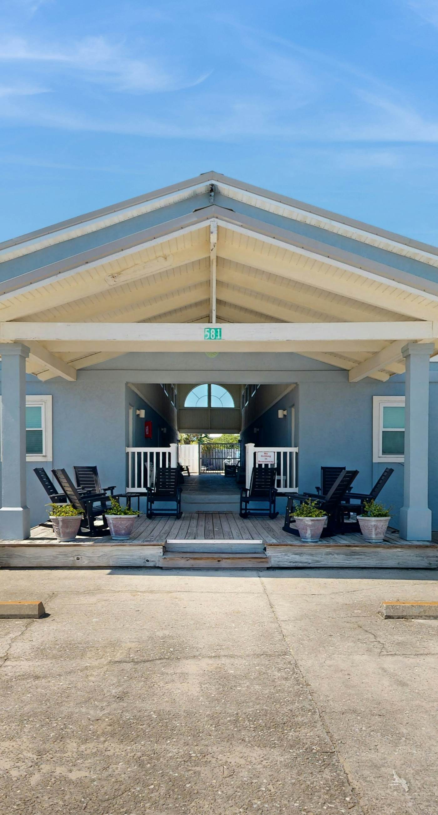Classic Beach Condo with a Shared Pool, Loft, & Grill - Walk to the Beach