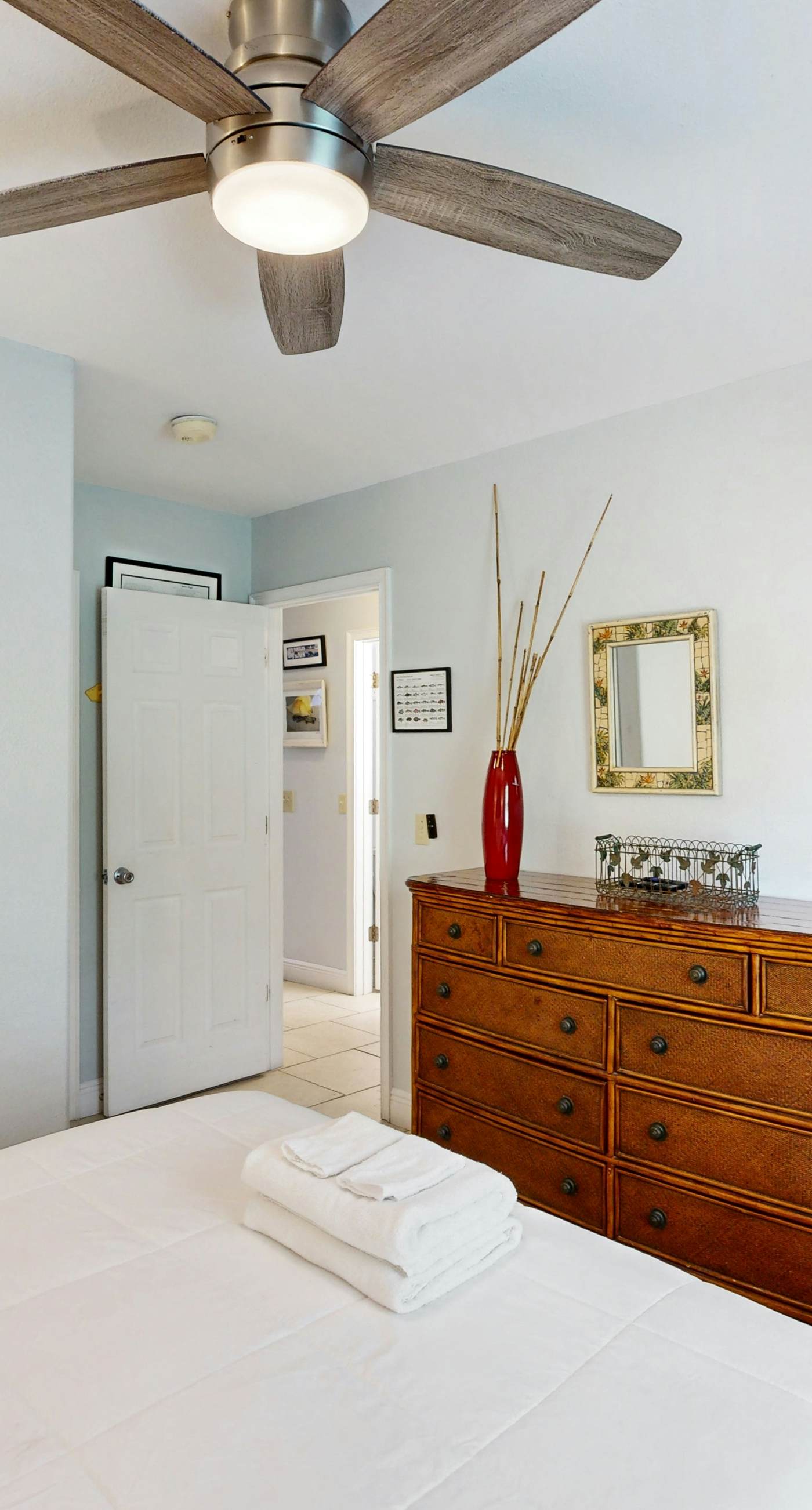 Classic Beach Condo with a Shared Pool, Loft, & Grill - Walk to the Beach