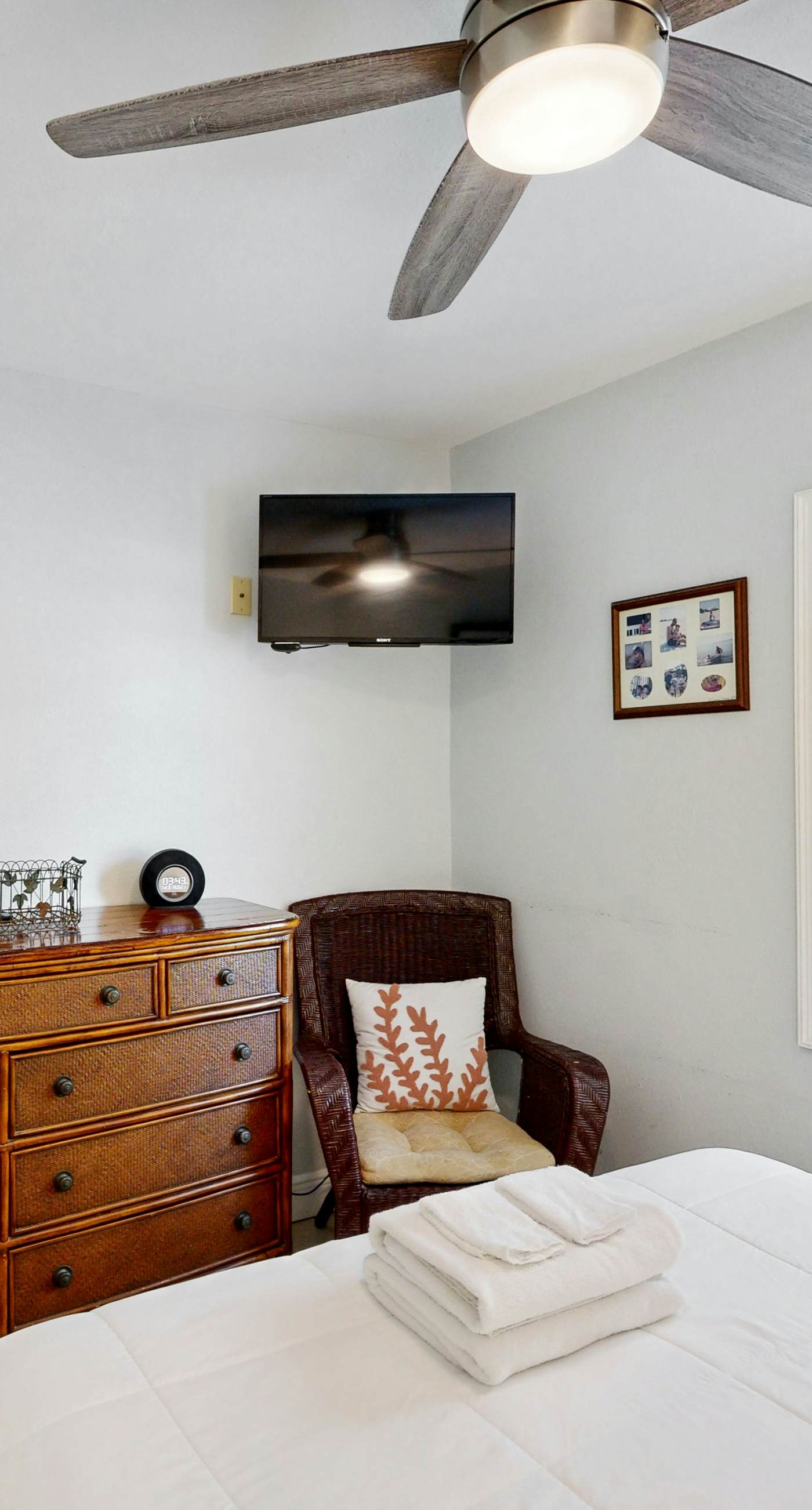 Classic Beach Condo with a Shared Pool, Loft, & Grill - Walk to the Beach