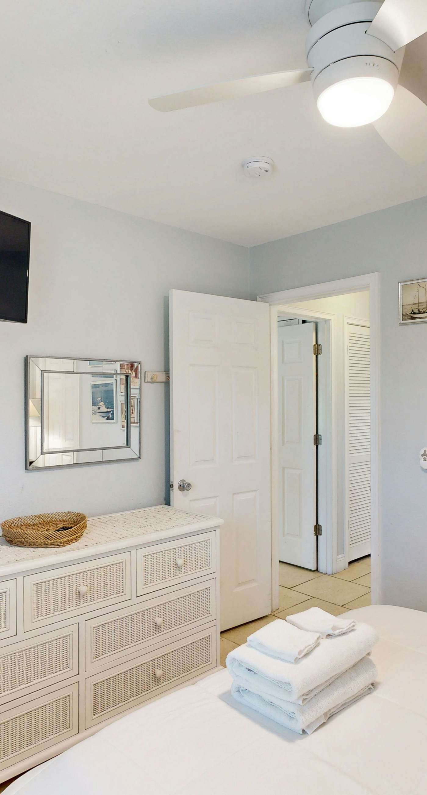 Classic Beach Condo with a Shared Pool, Loft, & Grill - Walk to the Beach