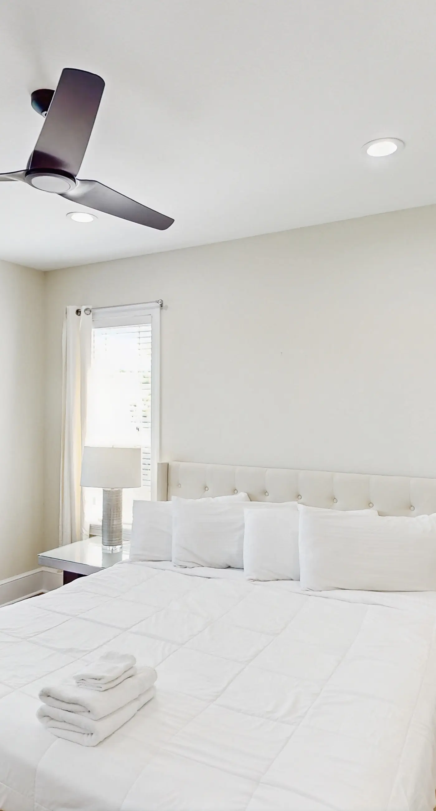 Beachfront home with a pool, game room, deck, grill, washer&dryer & central AC