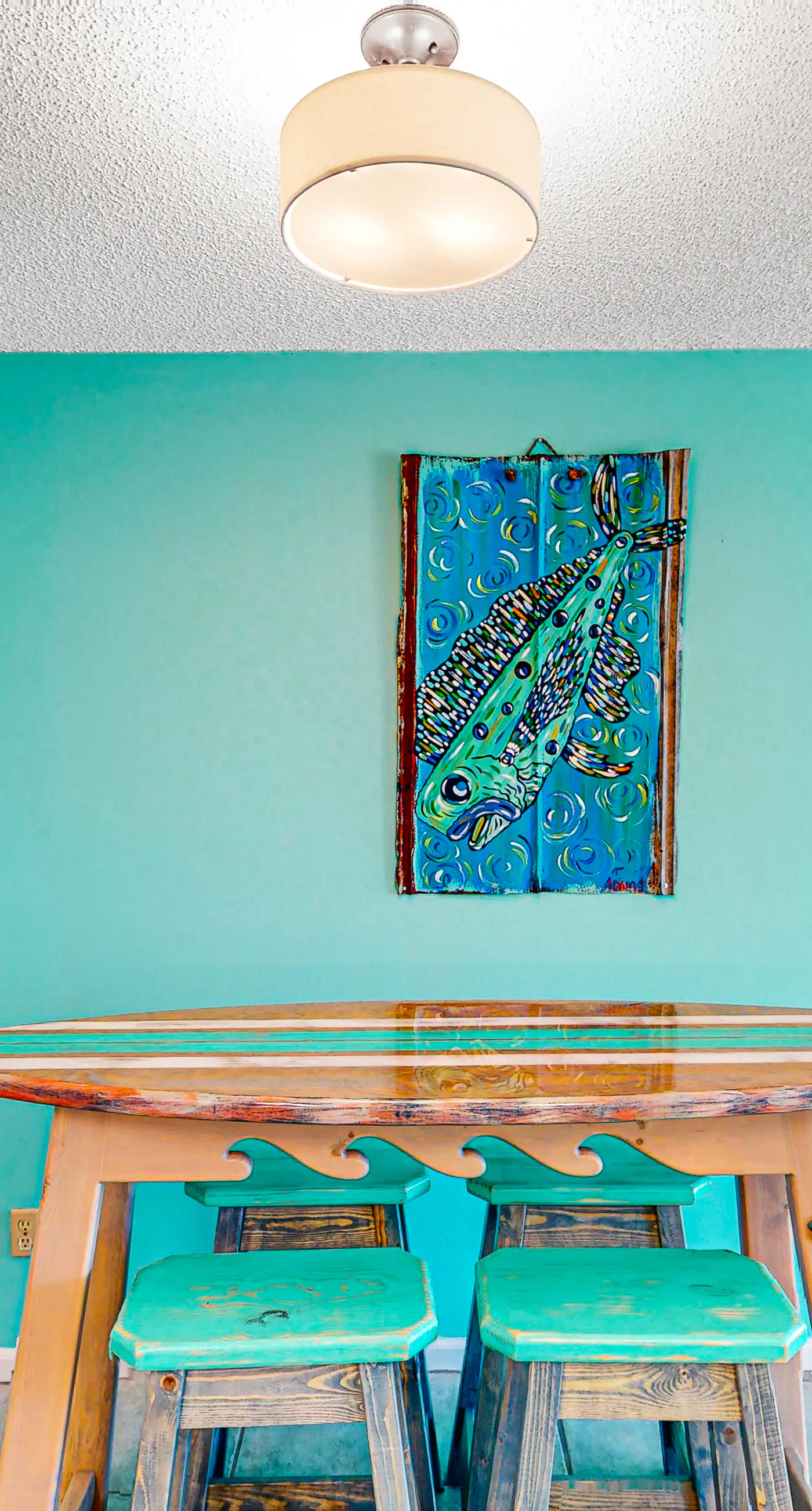 Dog-friendly, poolside townhouse w/community pool, grills, deck, beach gear, AC