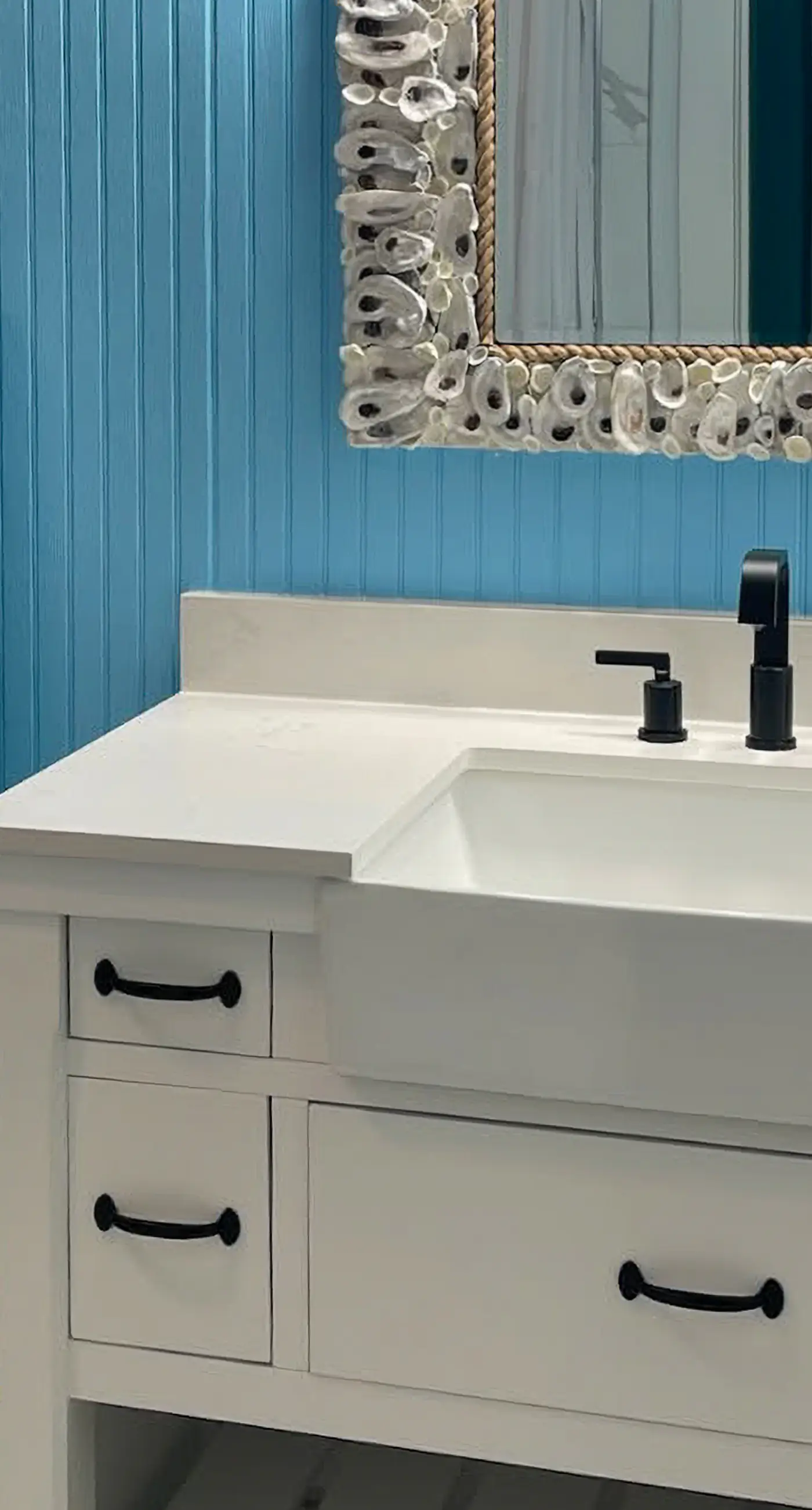 Dog-friendly, poolside townhouse w/community pool, grills, deck, beach gear, AC