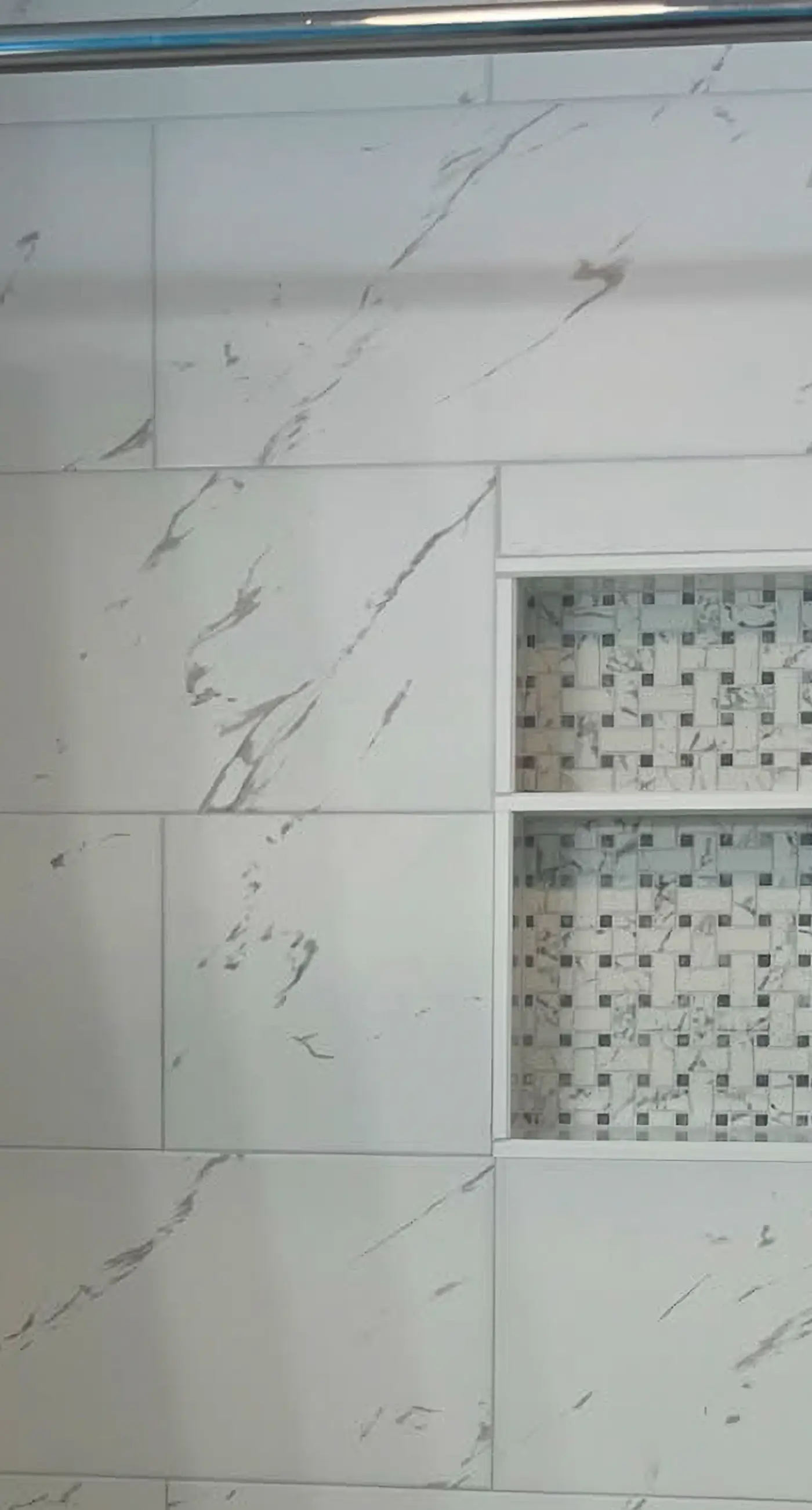 Dog-friendly, poolside townhouse w/community pool, grills, deck, beach gear, AC