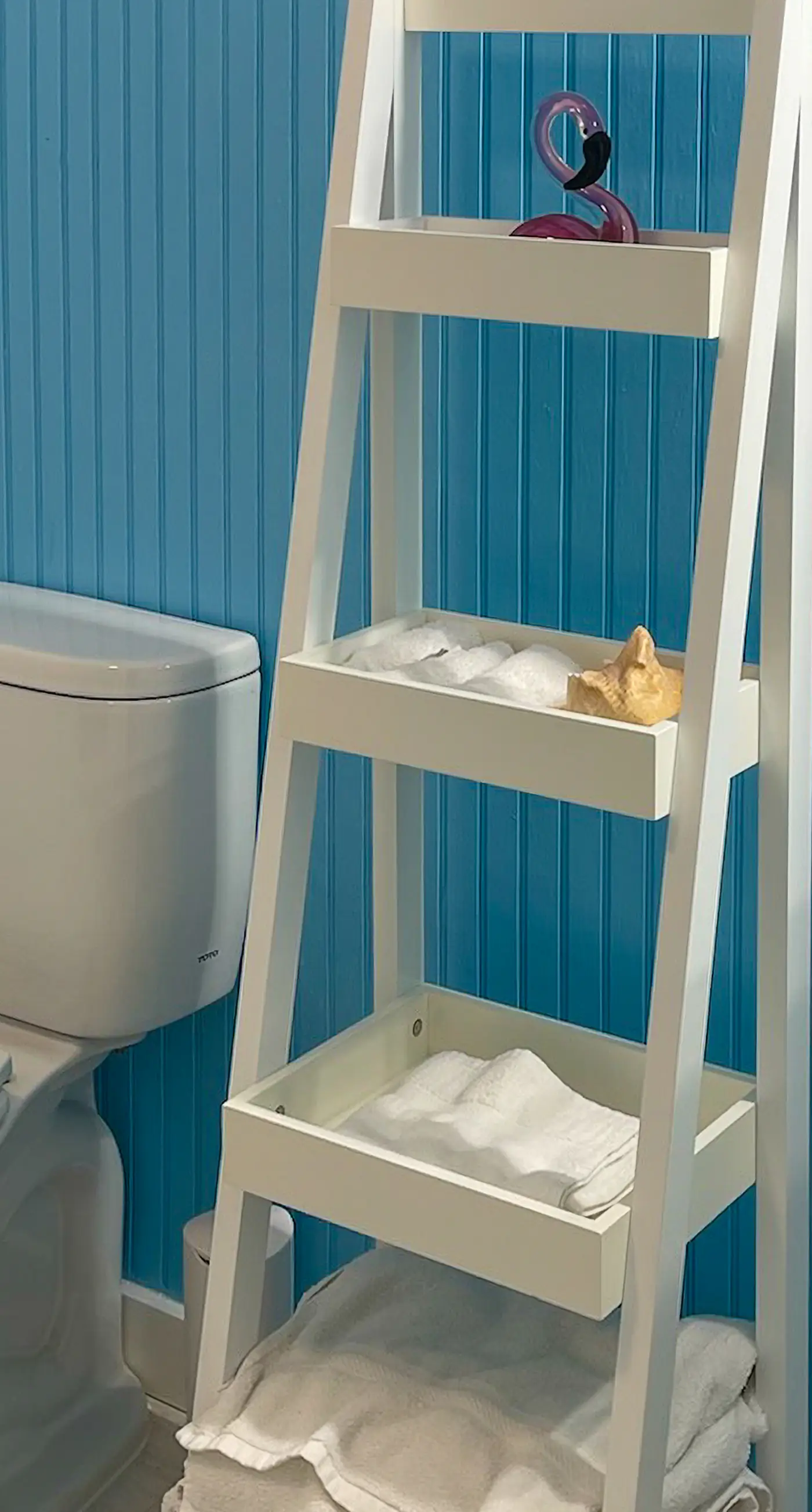 Dog-friendly, poolside townhouse w/community pool, grills, deck, beach gear, AC