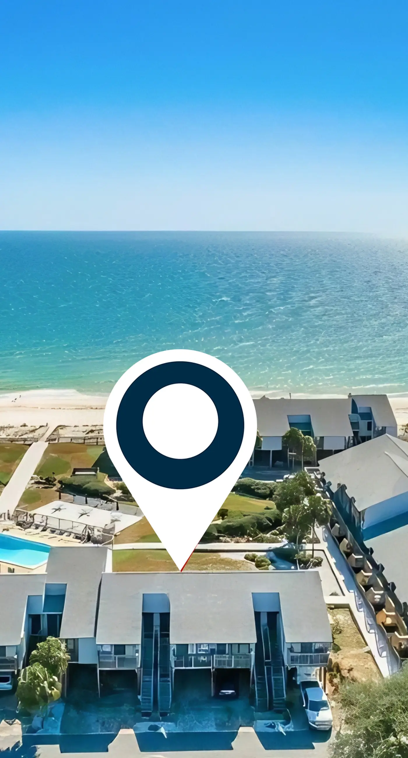 Dog-friendly, poolside townhouse w/community pool, grills, deck, beach gear, AC