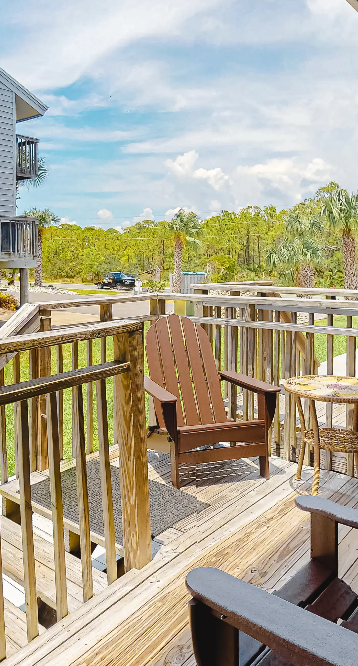 Luxury poolside townhouse with deck, balcony, washer/dryer, on-site pool, grill