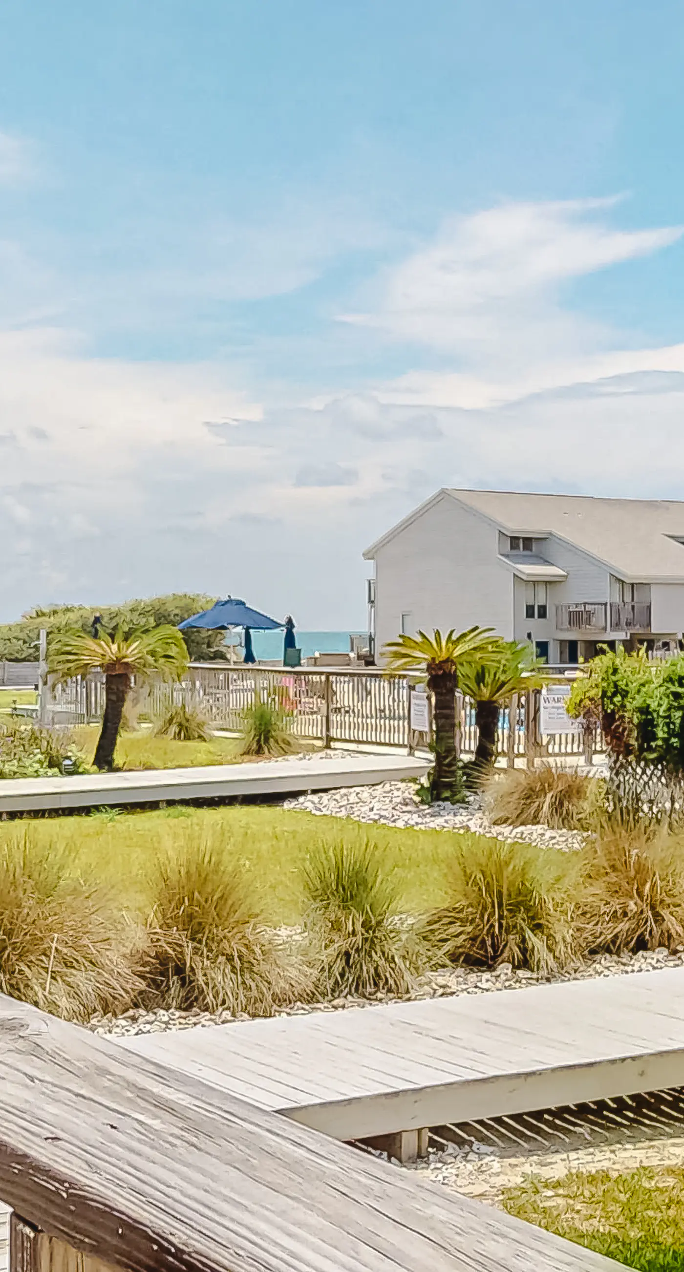 Luxury poolside townhouse with deck, balcony, washer/dryer, on-site pool, grill