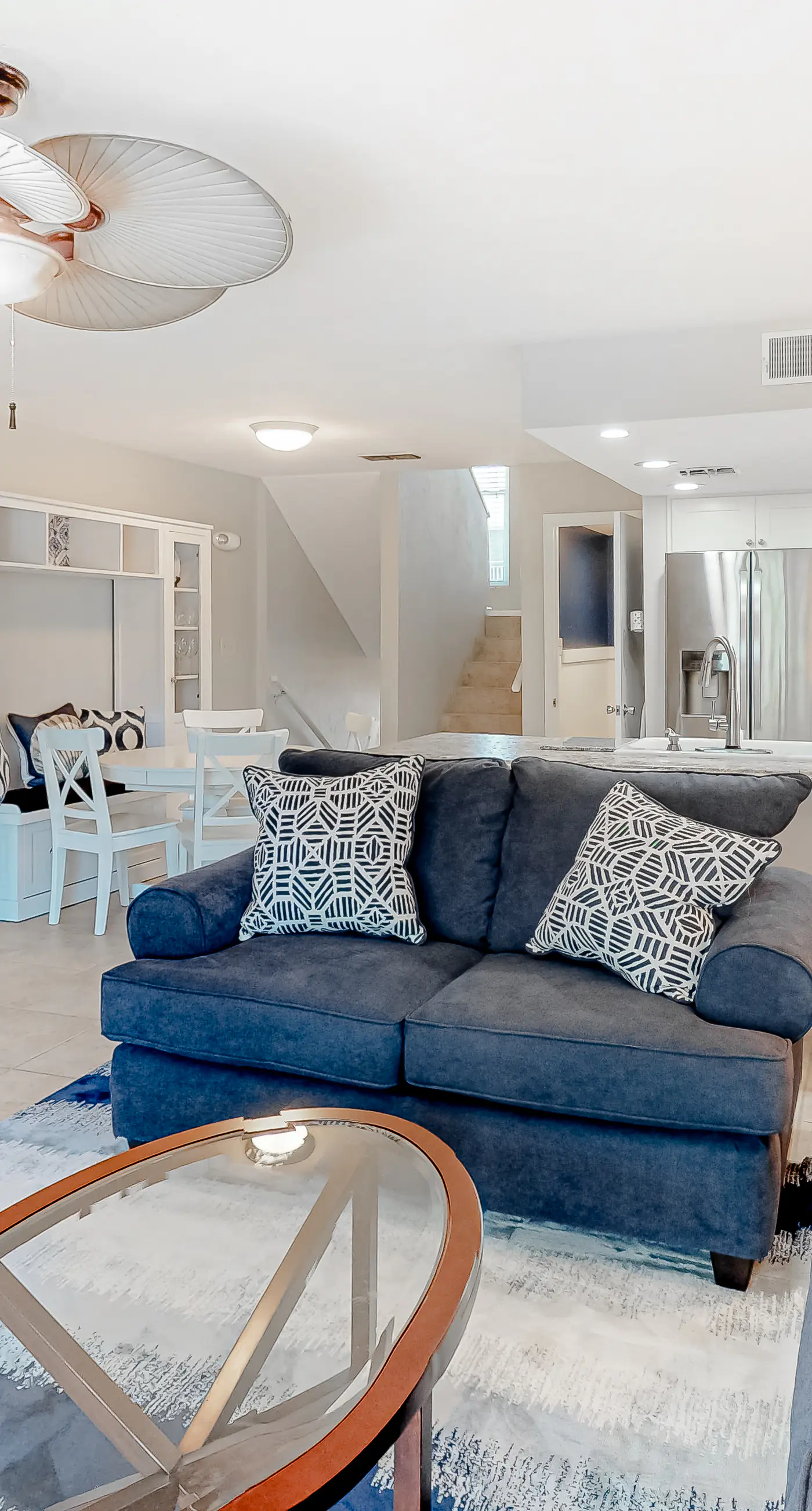 Luxury poolside townhouse with deck, balcony, washer/dryer, on-site pool, grill