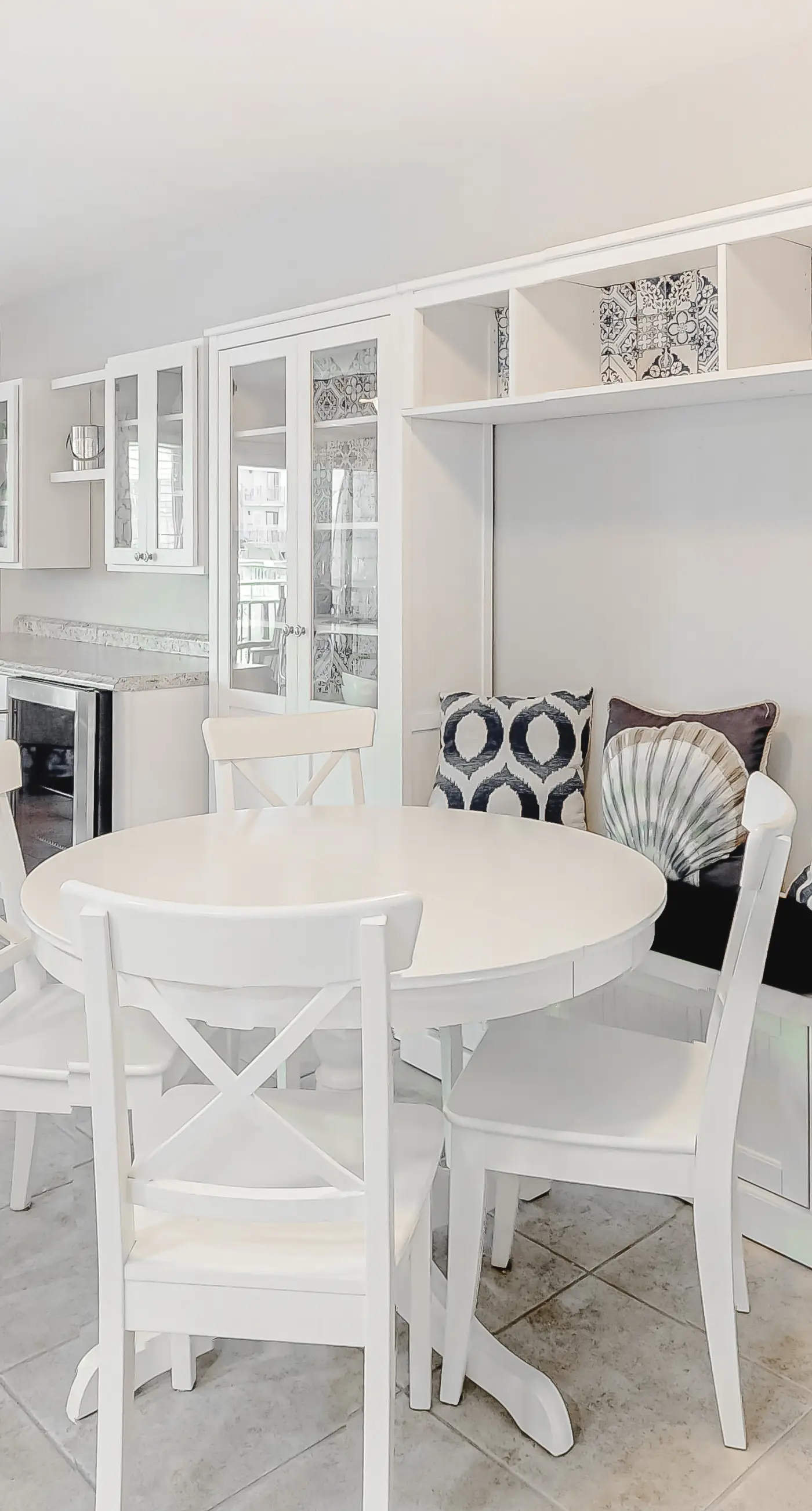 Luxury poolside townhouse with deck, balcony, washer/dryer, on-site pool, grill