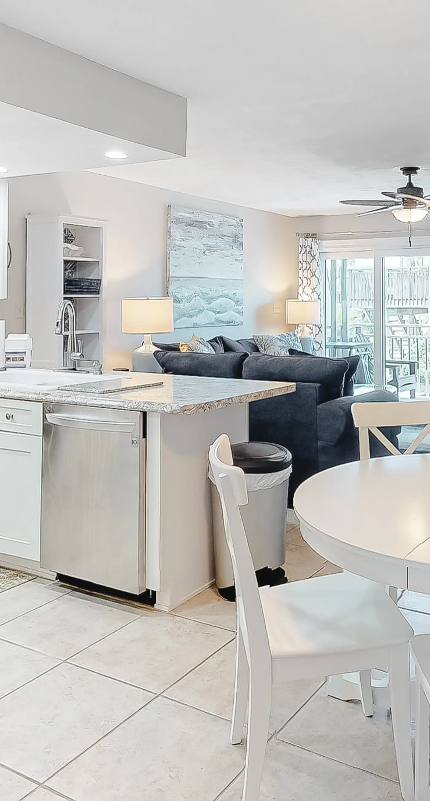 Luxury poolside townhouse with deck, balcony, washer/dryer, on-site pool, grill